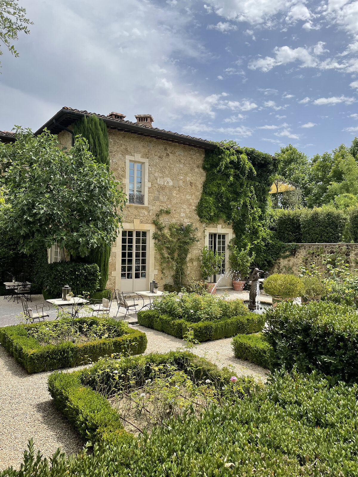 Borgo-Santo-Pietro-Willow-and-Oak-Events-BTS-20