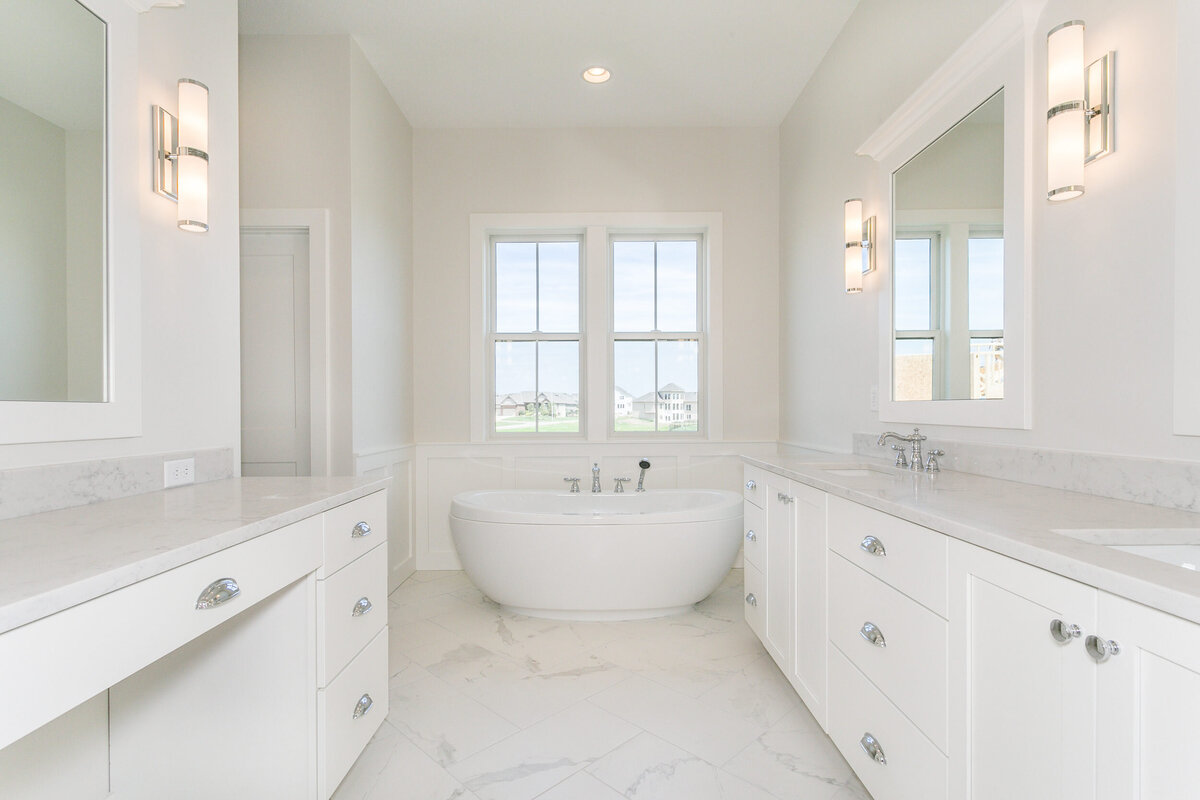 14001 E Rockhill St Wichita KS-print-028-28-Master Bath-2500x1667-300dpi