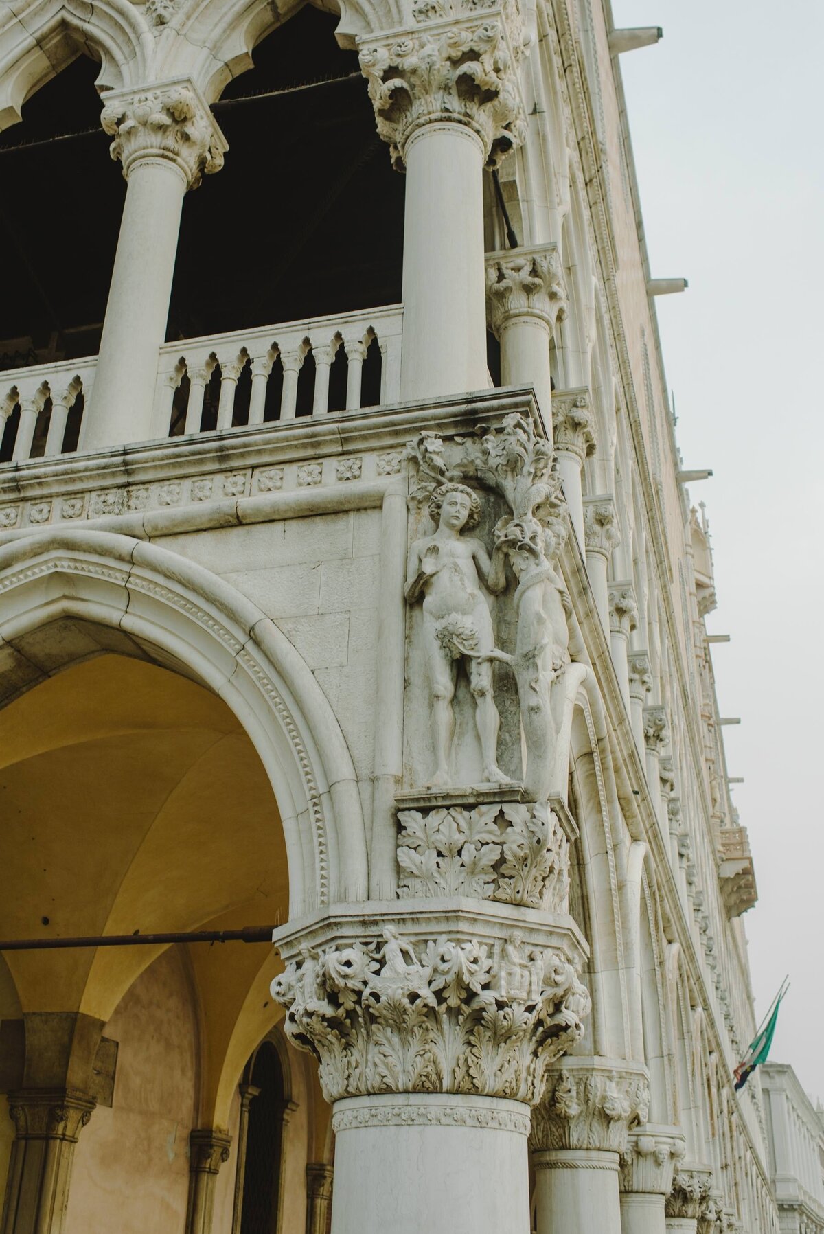 stylish venice engagement photography italy l hewitt photography-1