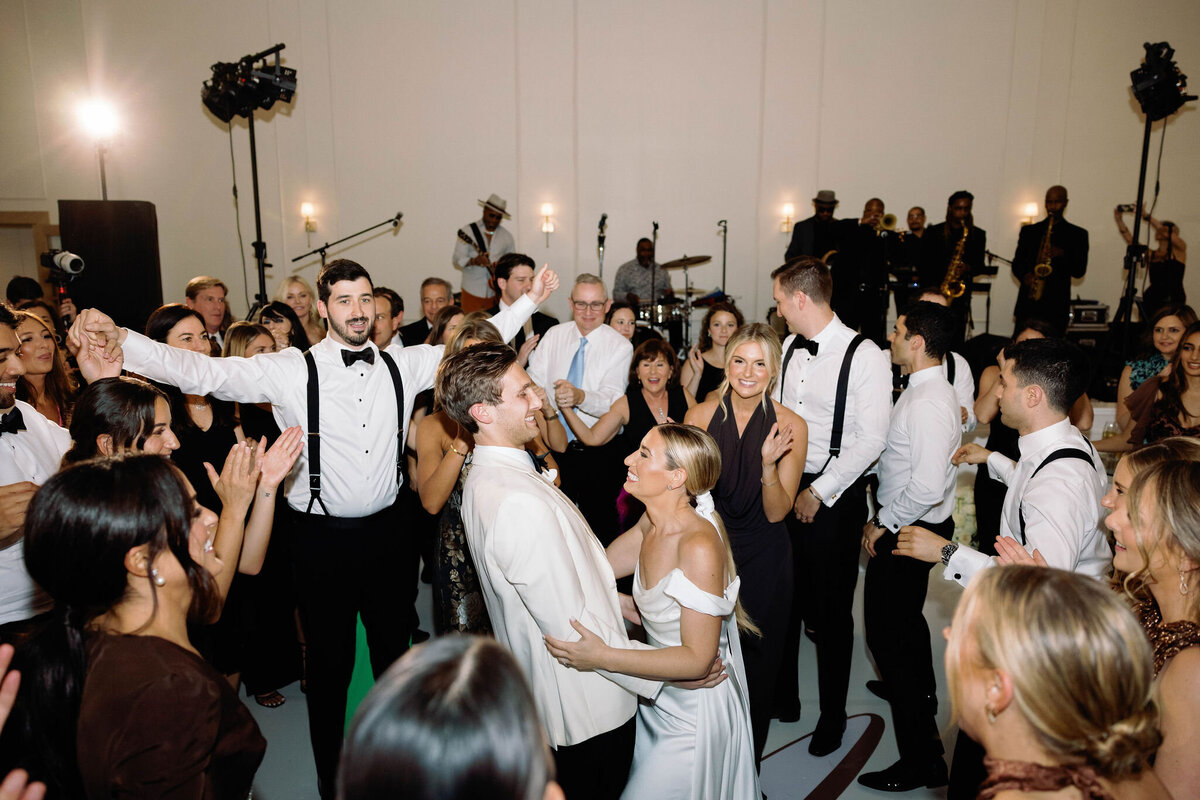 139_wedding-reception-dancing