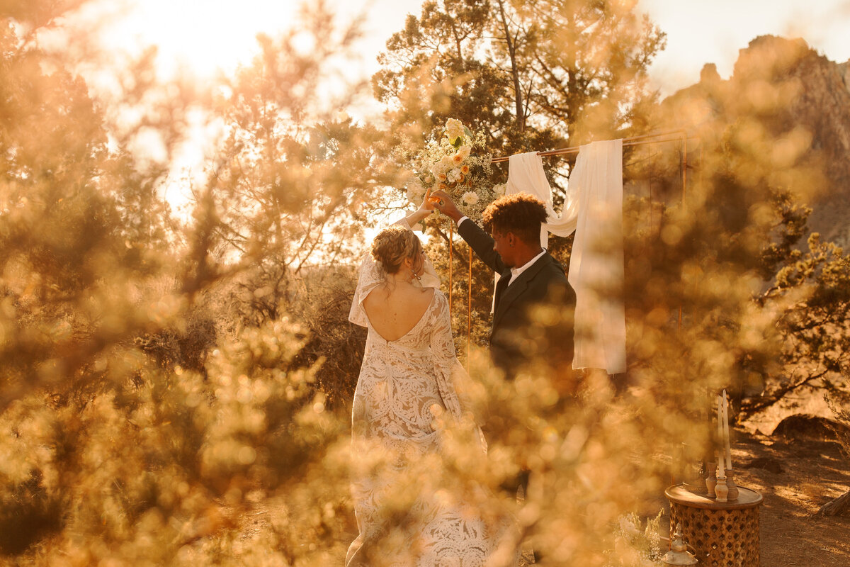 EMILY VANDEHEY PHOTOGRAPHY -- Bend_ Oregon Wedding & Elopement Photographer -- Sith Rock State Park_ Terebonne_ Oregon -- Shootout Society -- Boho Emerald Wedding-24