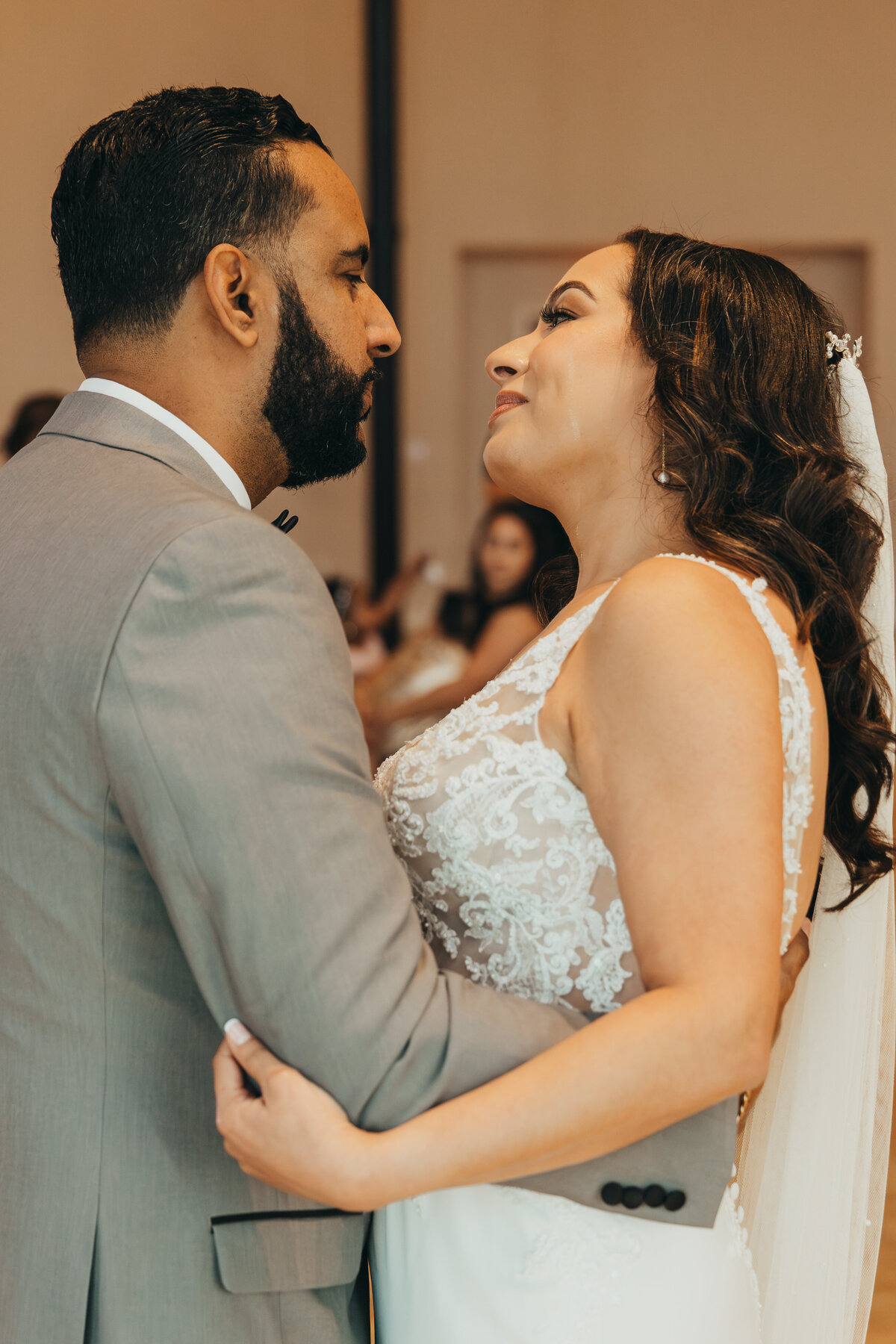 ariel-amir-photo-hotel-haya-elopement-chantilly-chic-celebrations-4