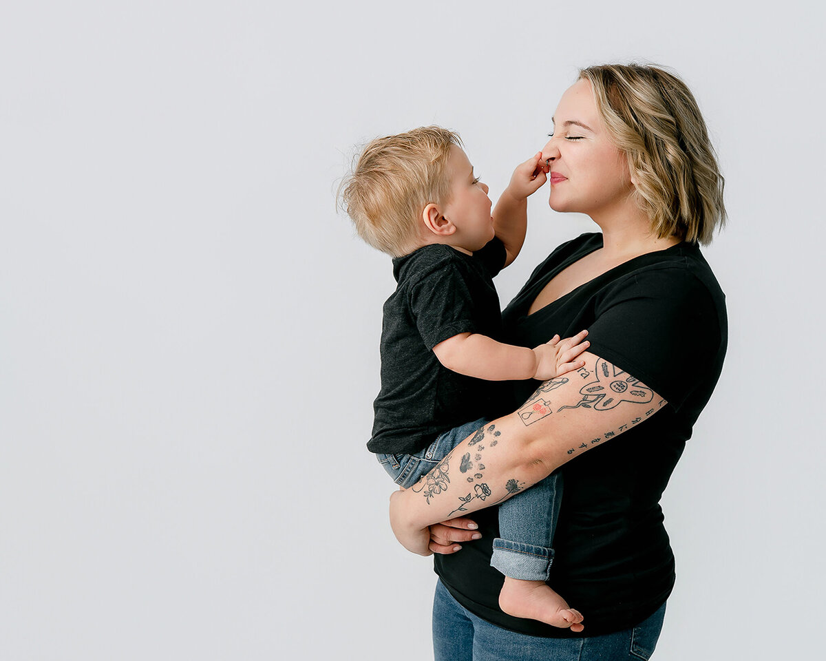 mother-son-candid-portrait-united-states-marines