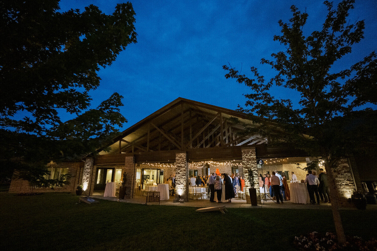 evening-outdoor-reception-at-coles-garden