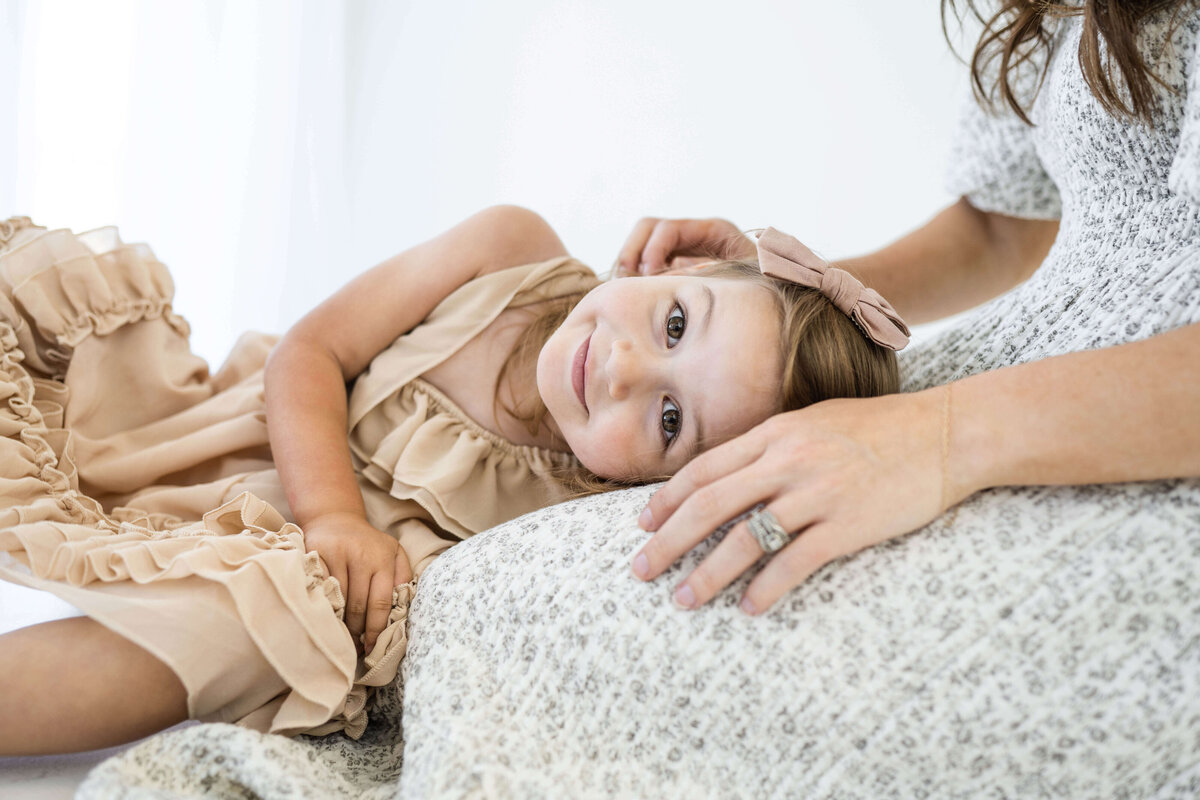 okc mom cuddling her daughter