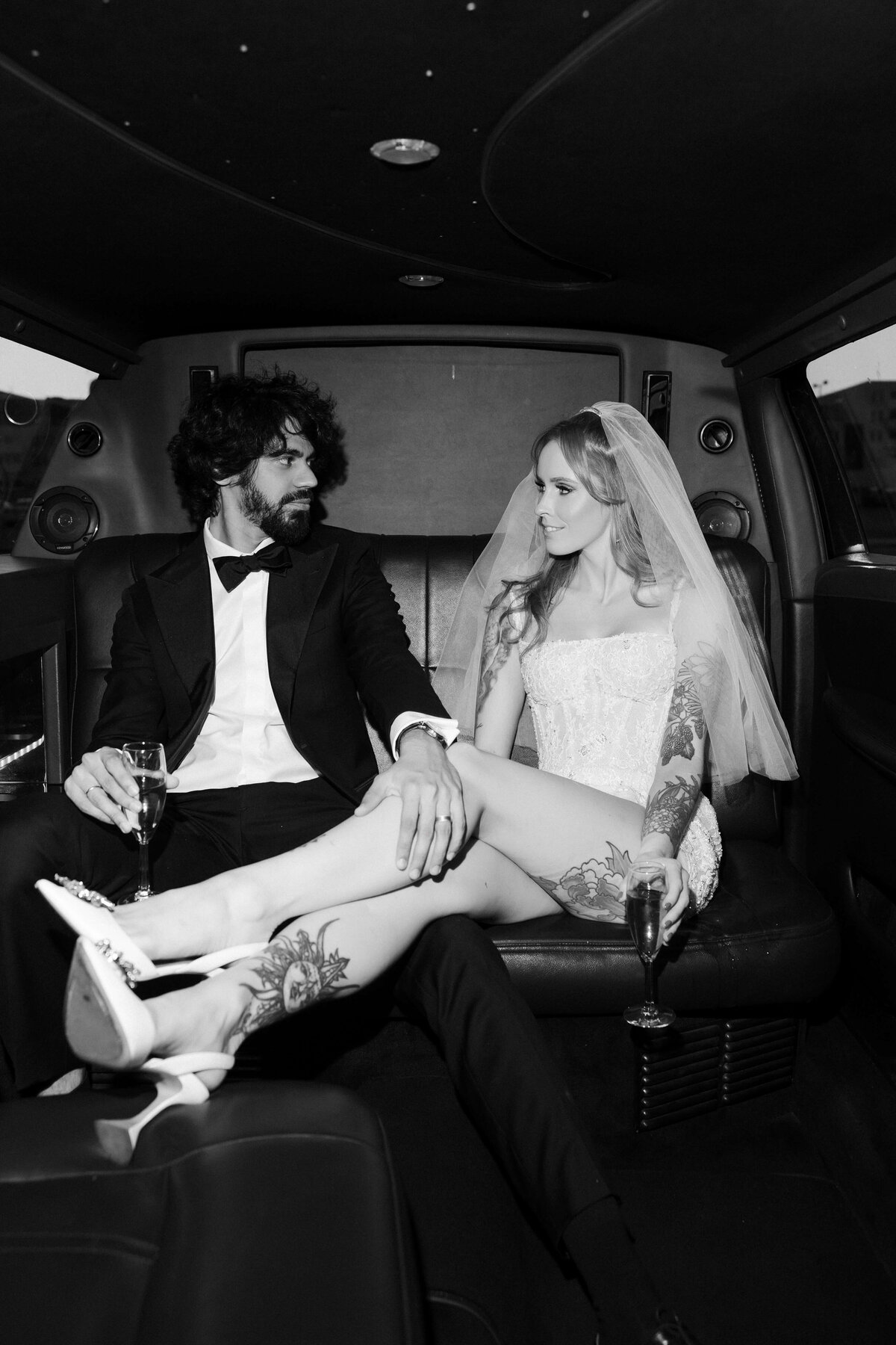 76riskyexposure_hayley-vikram_las-vegas-elopement-photography
