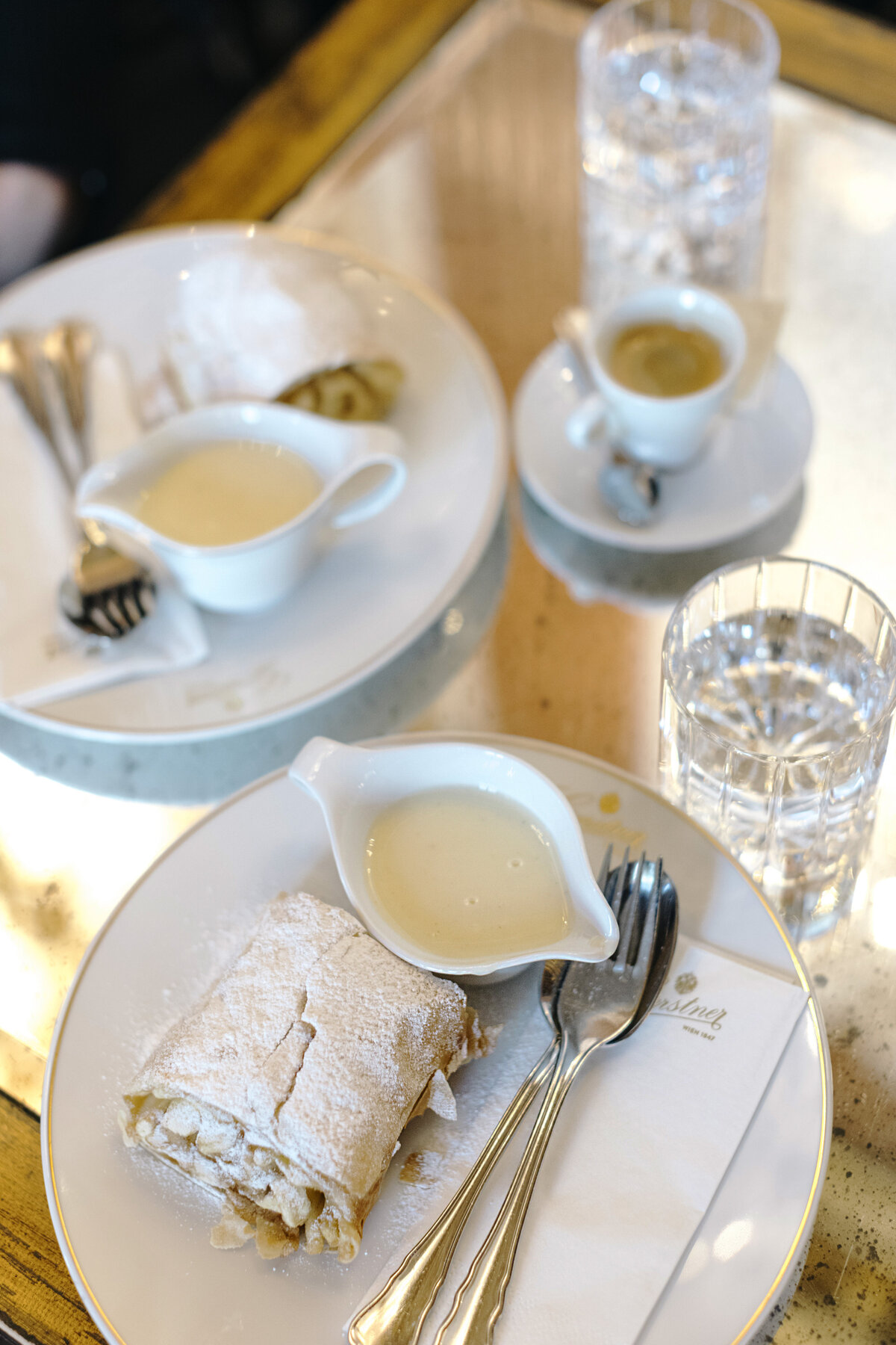 pix-around-vienna-travel-photoshoot-valerie-073