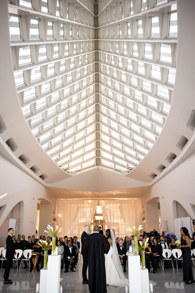 74-Milwaukee-Art-Mueseum-Wedding-Lauren-Ashley-Studios