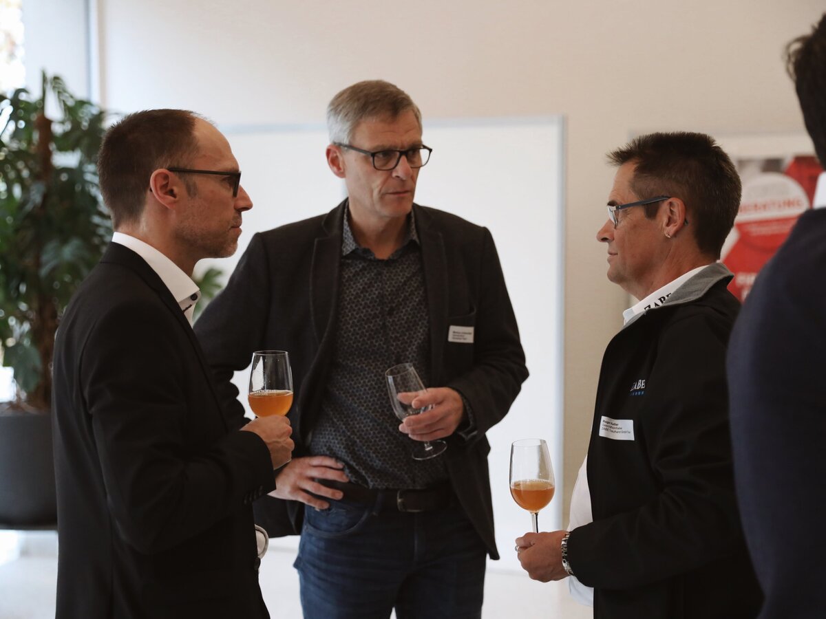 meralunastudio-werbeagentur-schweiz-zuerich-portfolio-jungunternehmerzentrum-flawil-martini-forum-2022 (19)