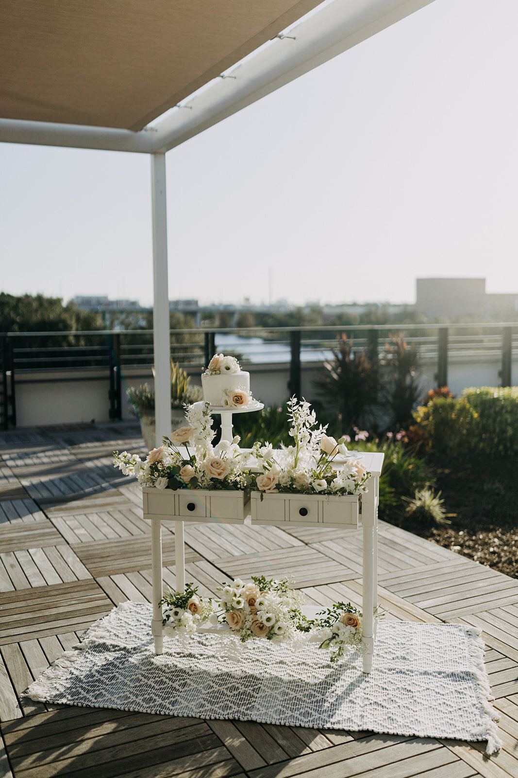 amber-mcwhorter-photo-tampa-elopement-rooftop220-chantilly-chic-planners-4