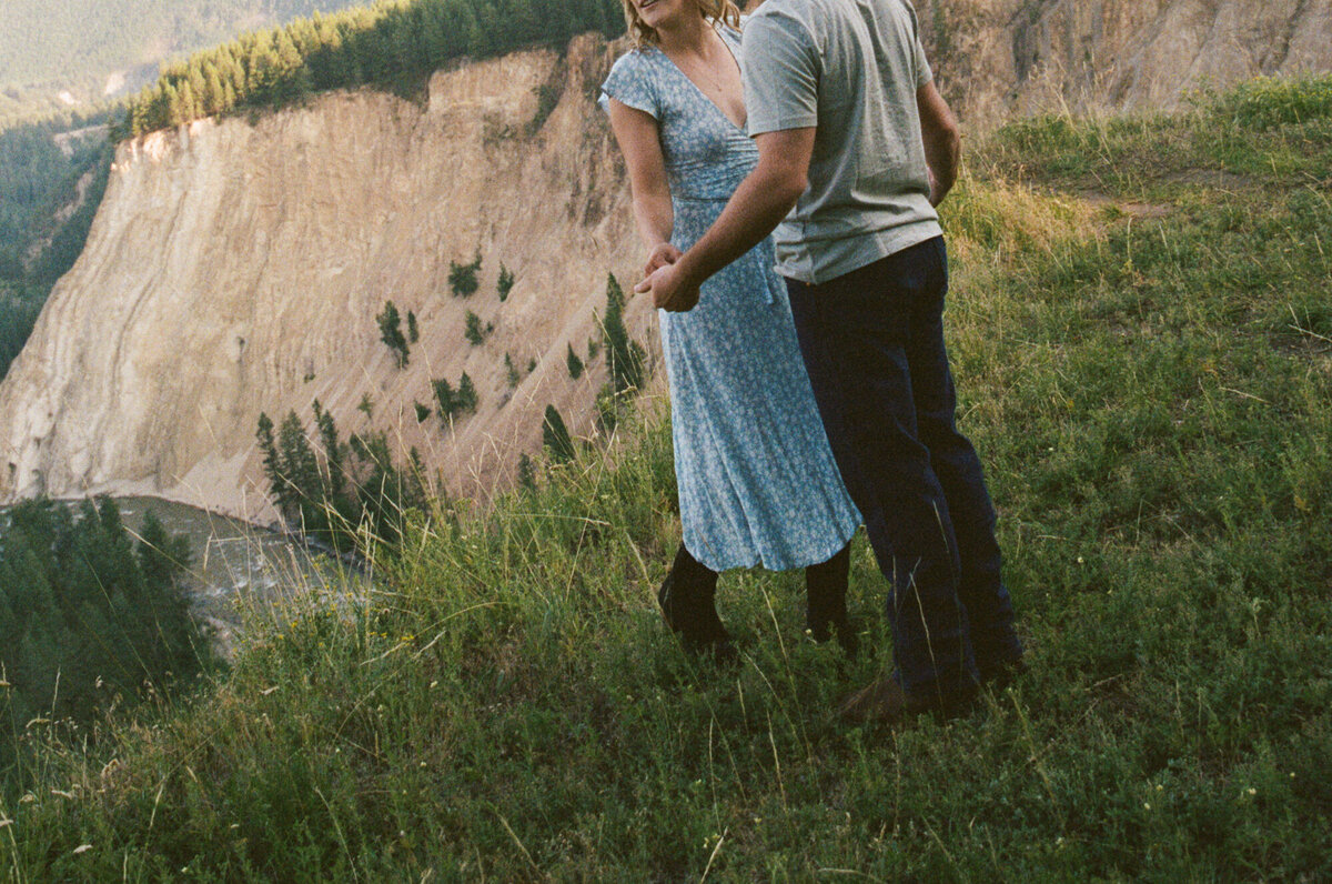 halle&evan-alberta-film-photographer-19