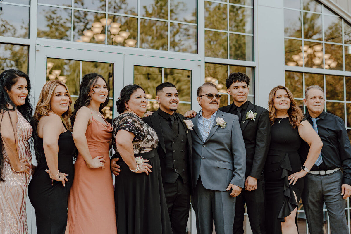 storyteller-collective-photo-co-family-wedding-portrait-des-moines-wedding-photographer