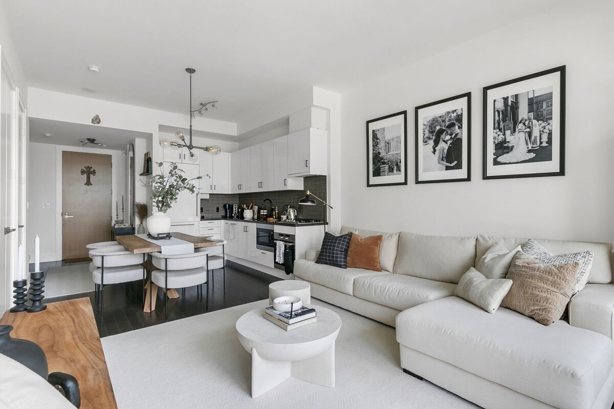 19-web-or-mls-8_005_Living Room