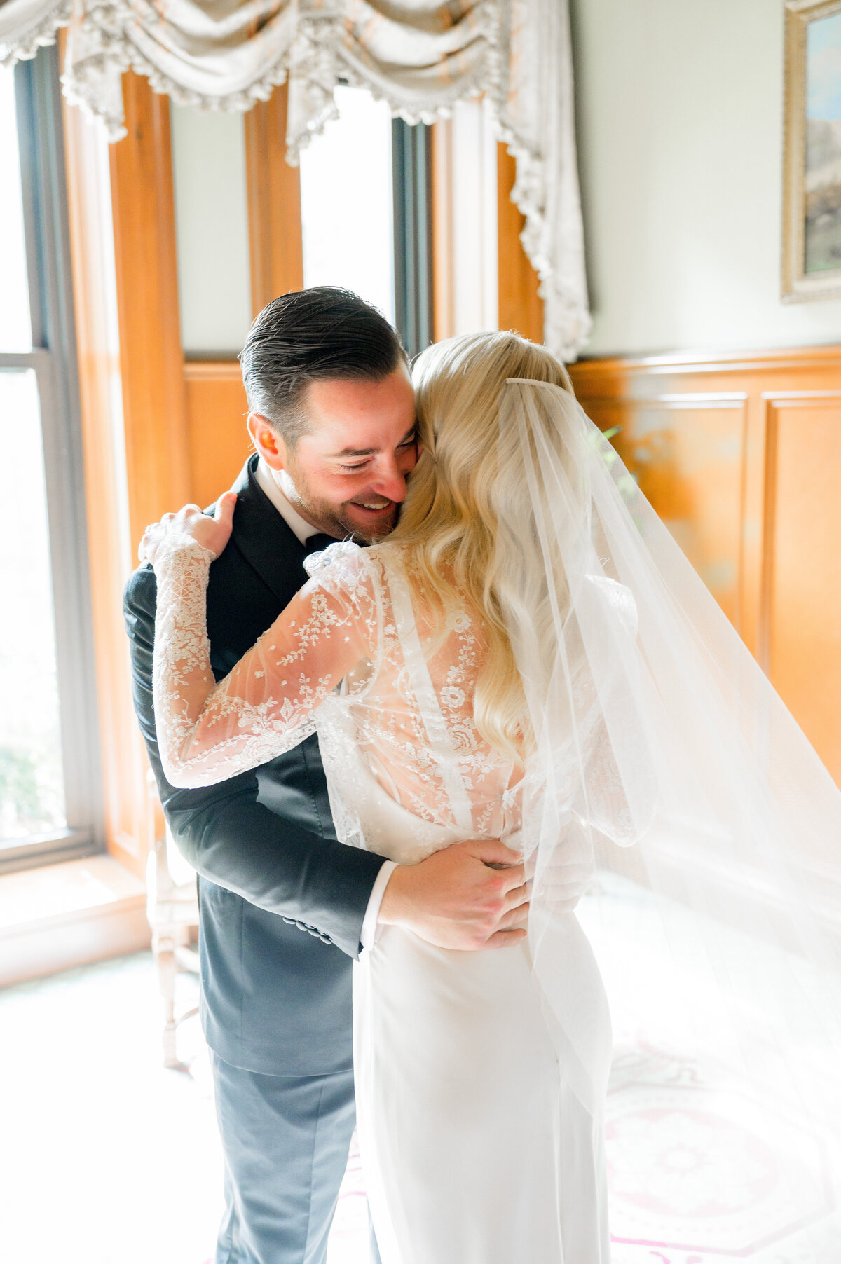 bride and groom having their first look in one of the rooms of the duquesne club