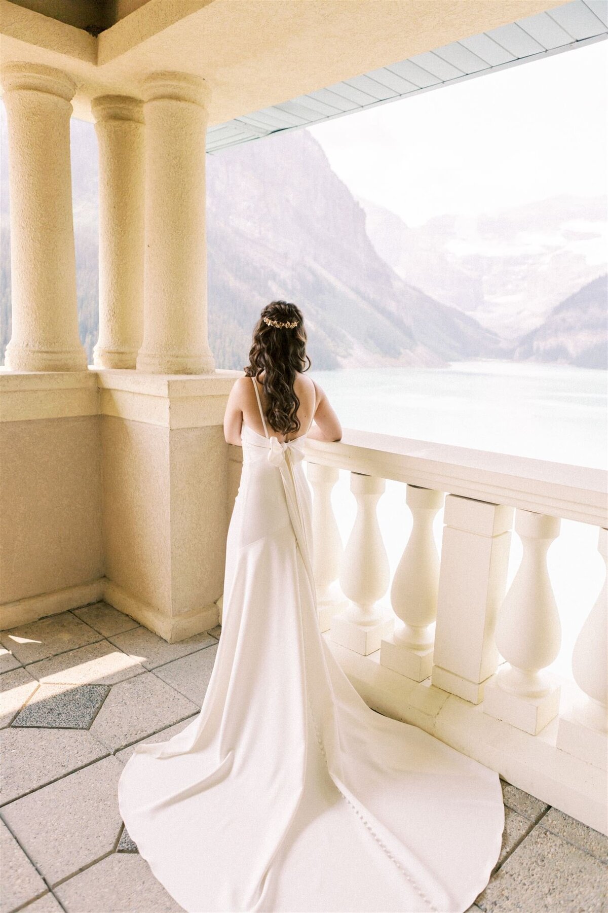 calgary-wedding-photographers-nicole-sarah-fairmont-chateau-lake-louise-AC-100_websize