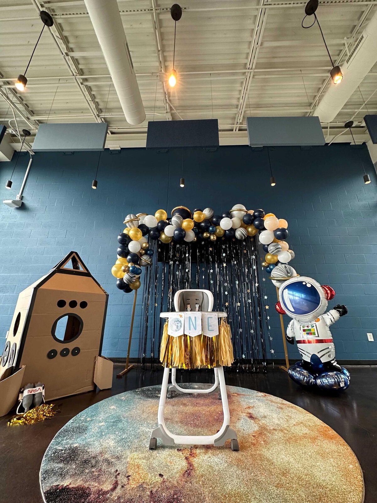 Astronaut space themed birthday party with balloon arch