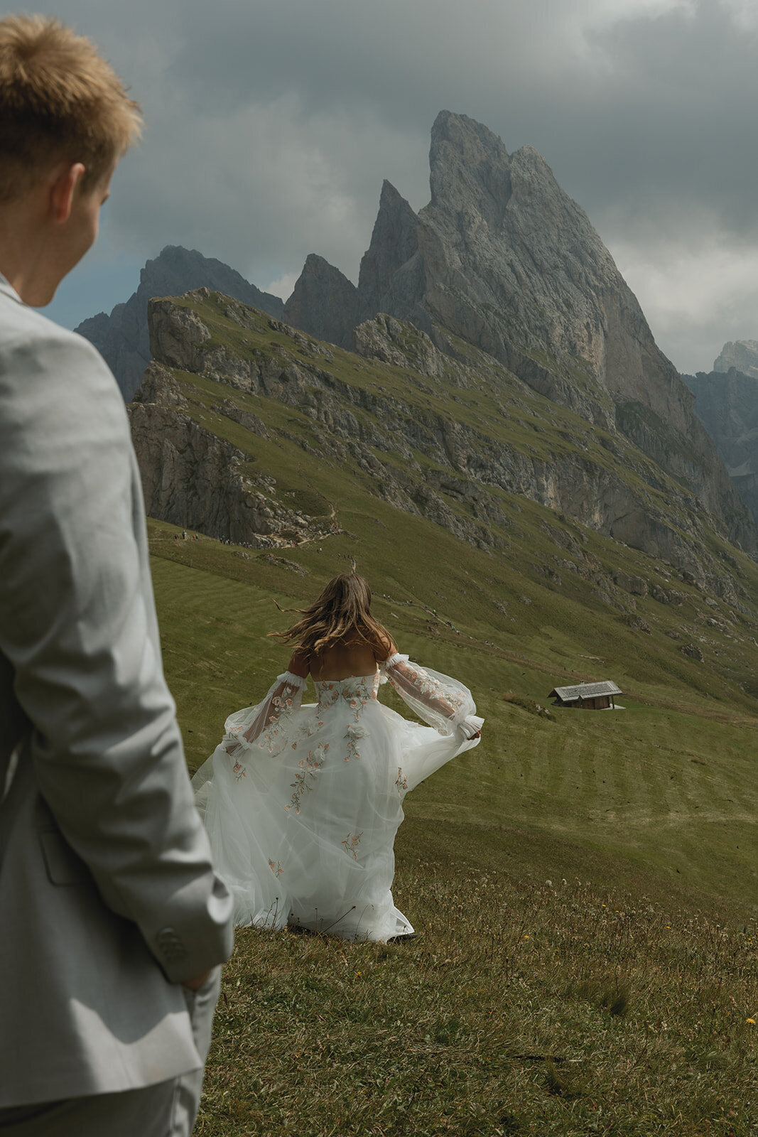 destination-wedding-elopement-photographer-italy-dolomites-seceda-documentary-tanya-davids-photo-film-46