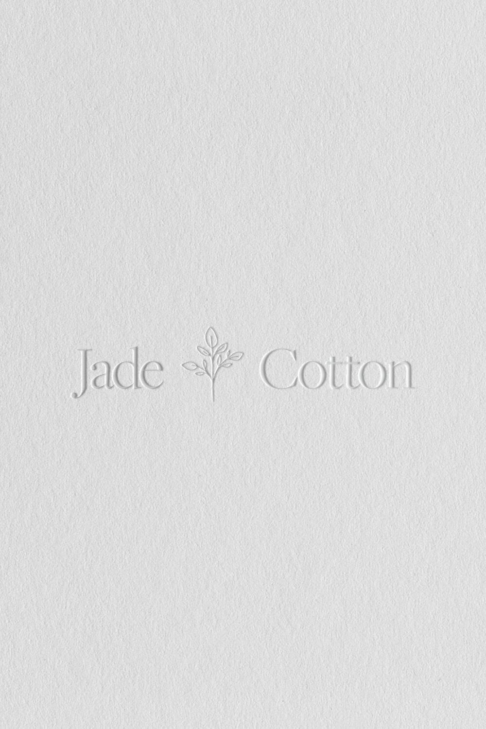 Branding for photographers who needs a n elegant and a bit more bolder brand. With a blue and gray color palette it works for both wedding and family photographers