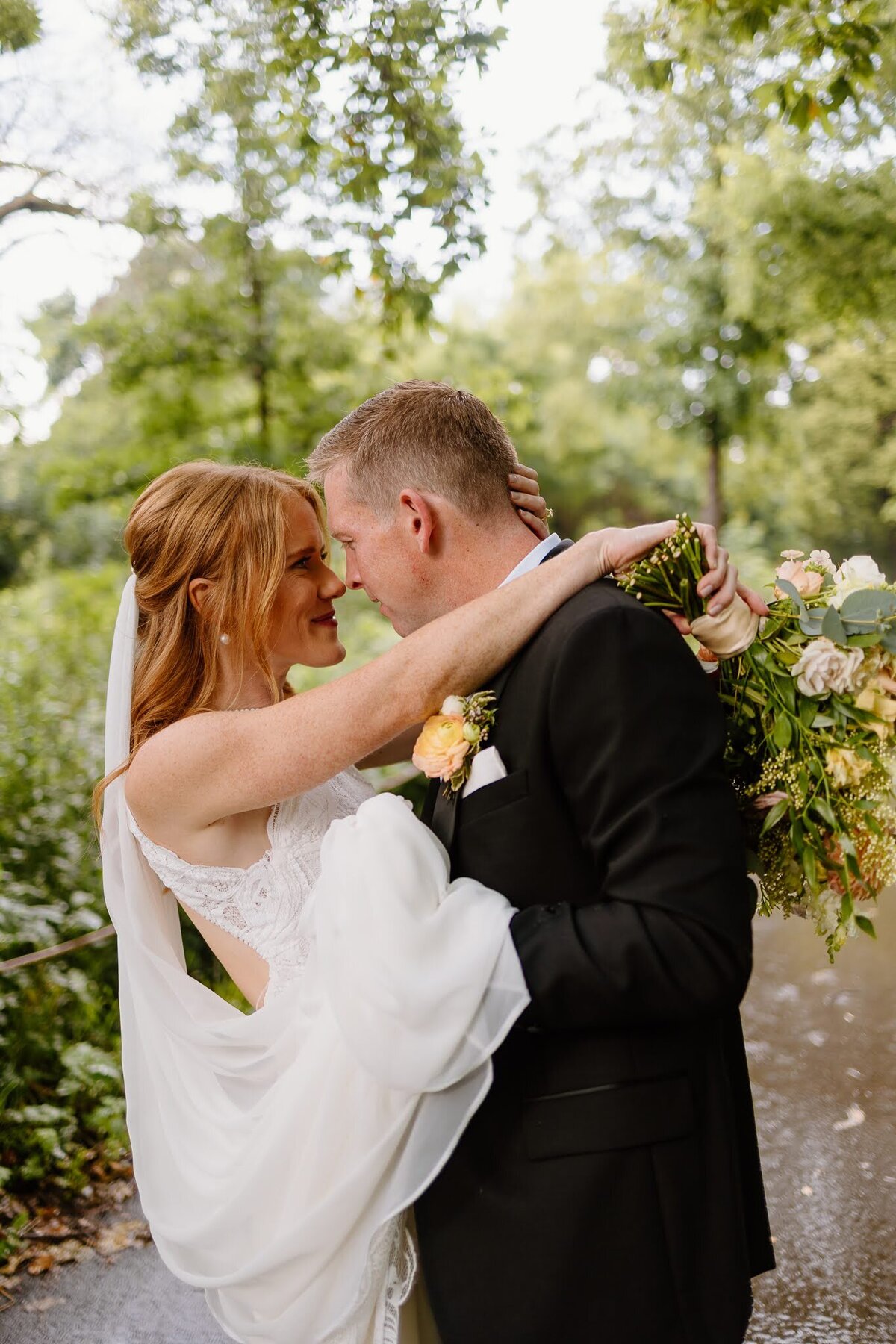 Nichole-Babiez-Photography-07.15.2023-Artifact-events-downtown-chicago-montrose-pointe-bird-sanctuary-wedding-photos-candid-luxury-fall-destination-27