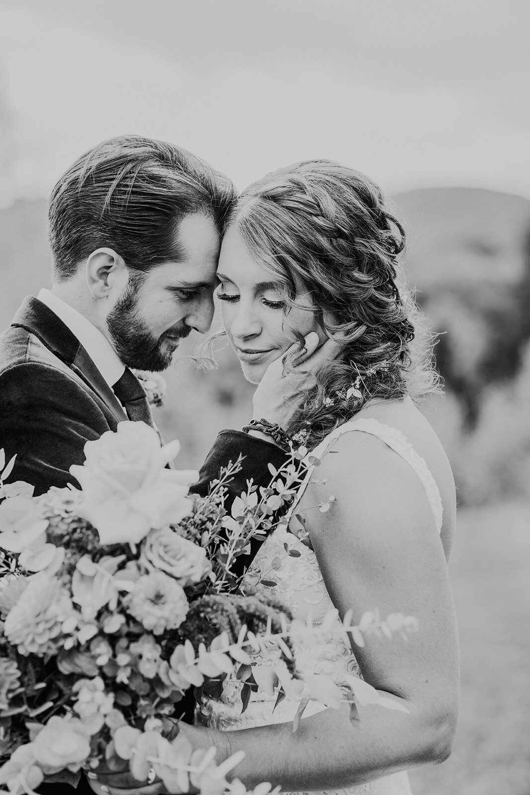 cedar-lakes-rustic-wedding-couple-2