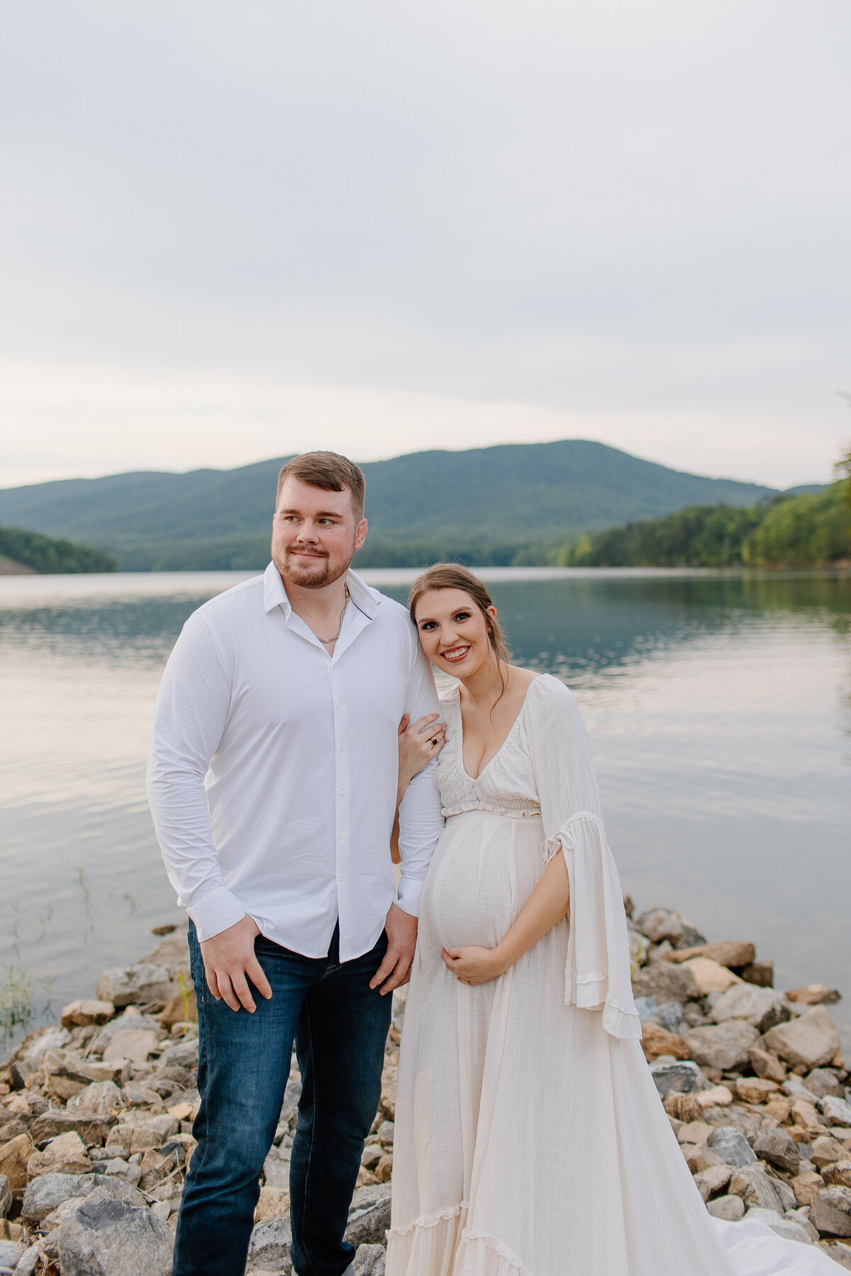 Documentary-Maternity-Session-at-Carvins-Cove-RJ-17