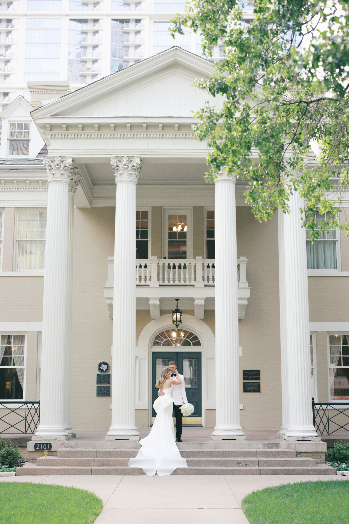dallas-texas-arts-district-mansion-wedding-photography