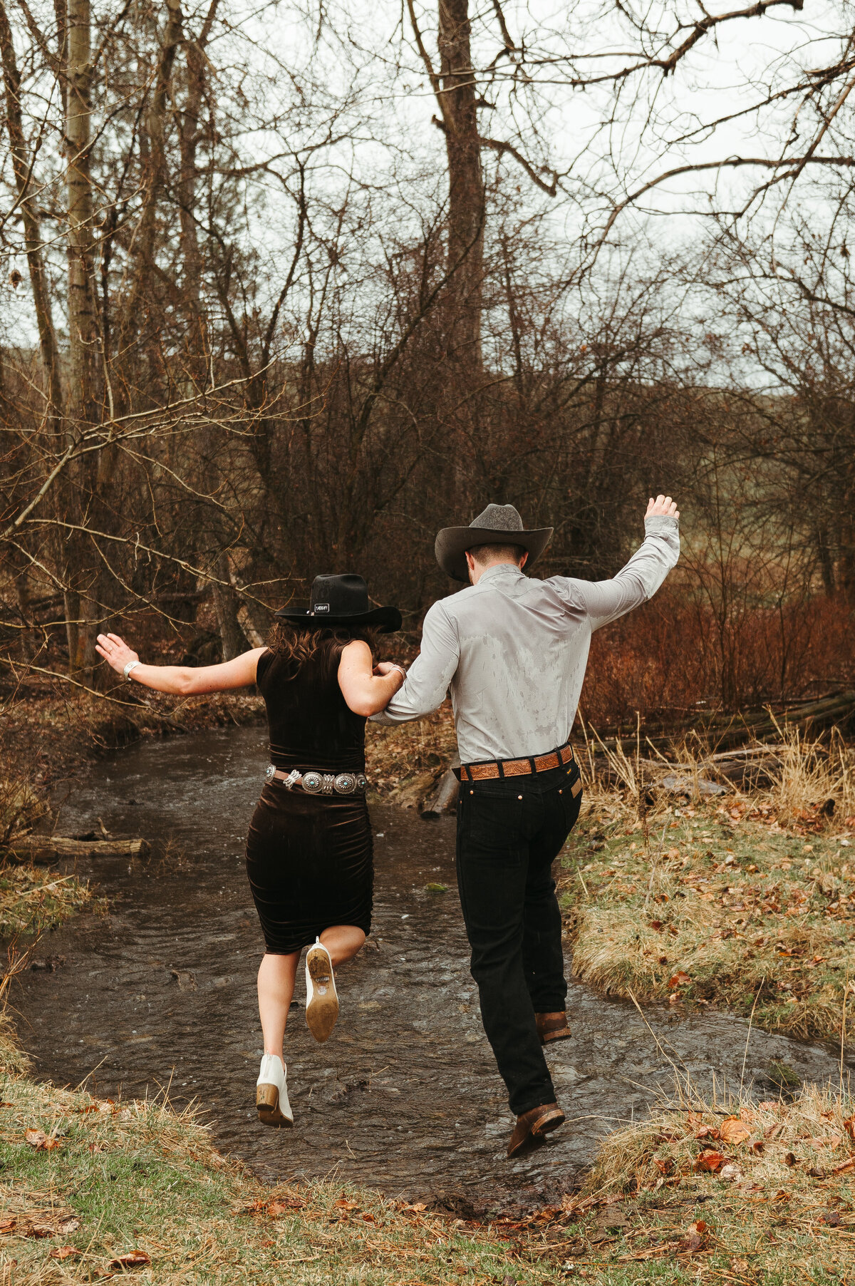 presley-gray-photo-montana-western-style-engagement-4556