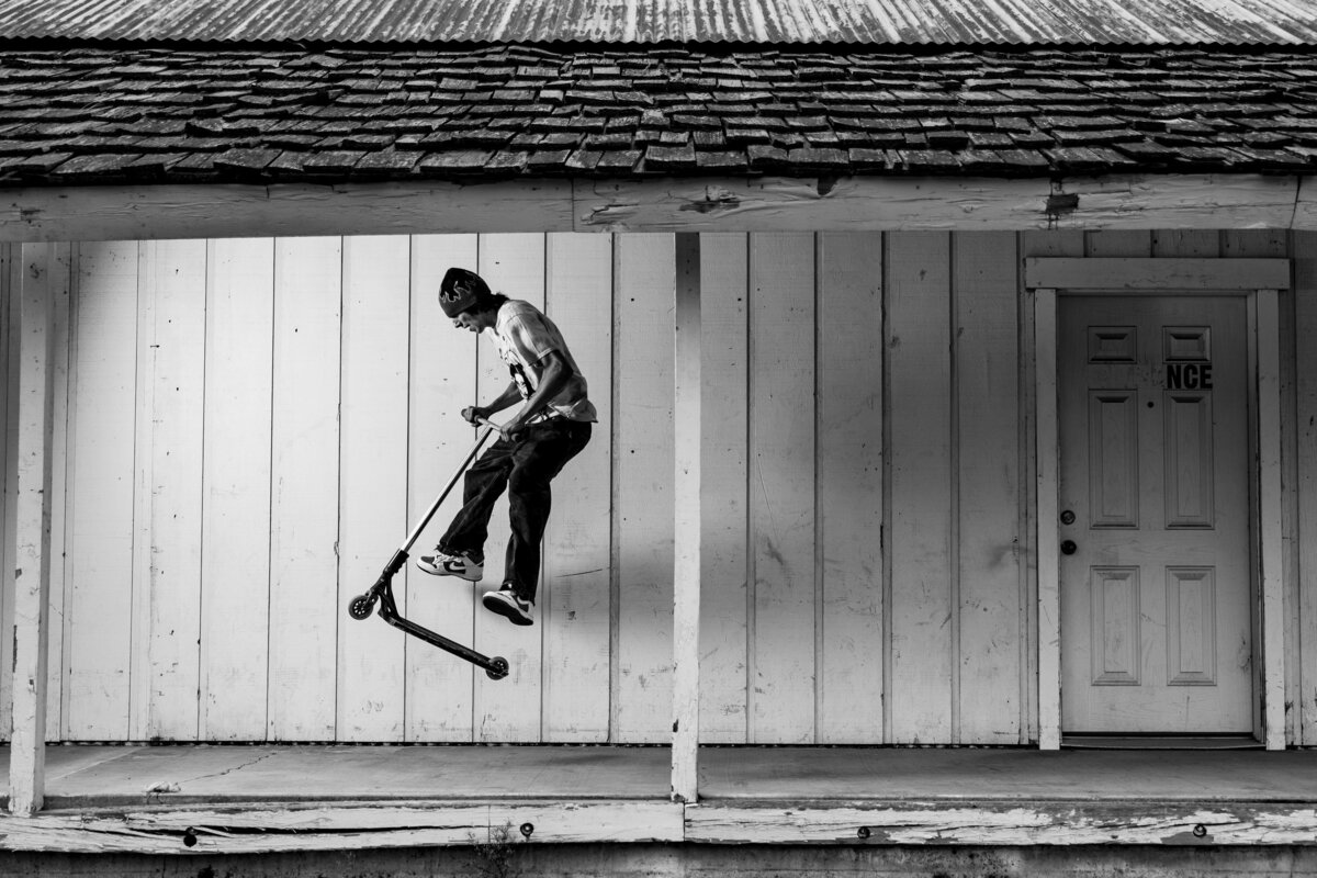 portrait-senior-highschool-scooter-jump-coeur-dalene