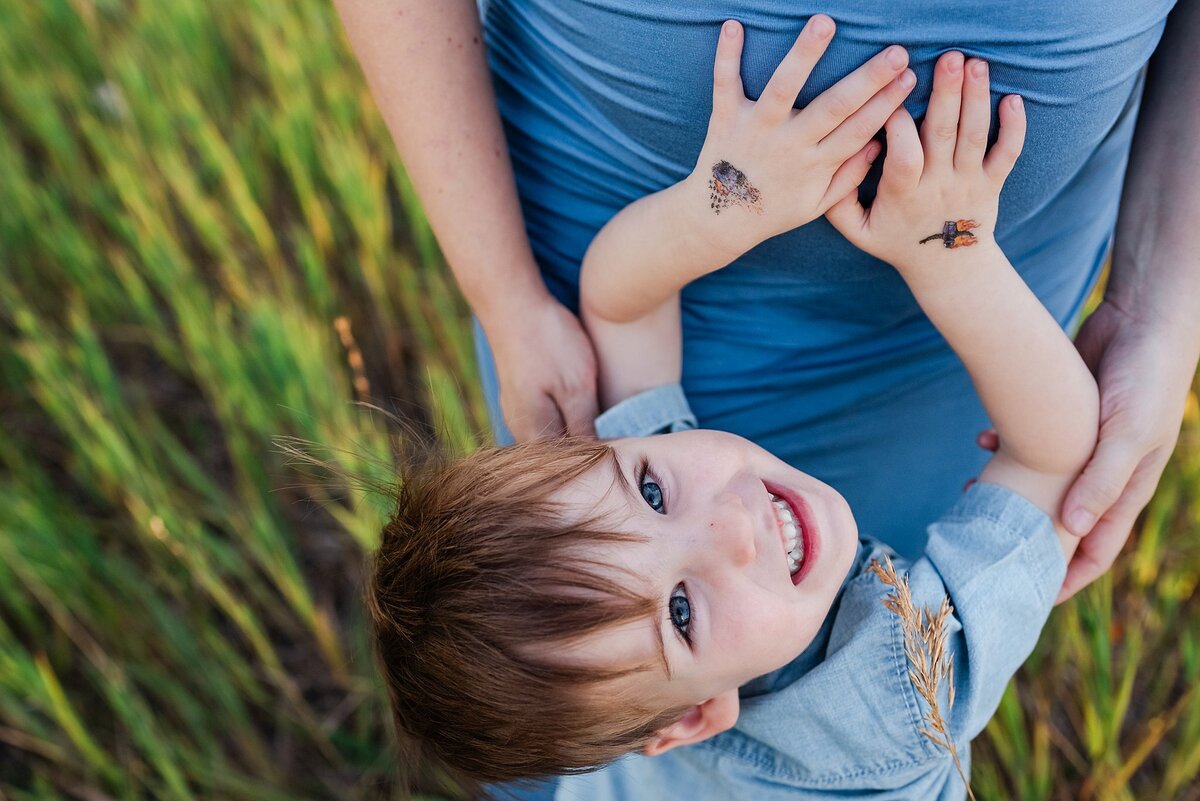 maternity belly pics with child looking up