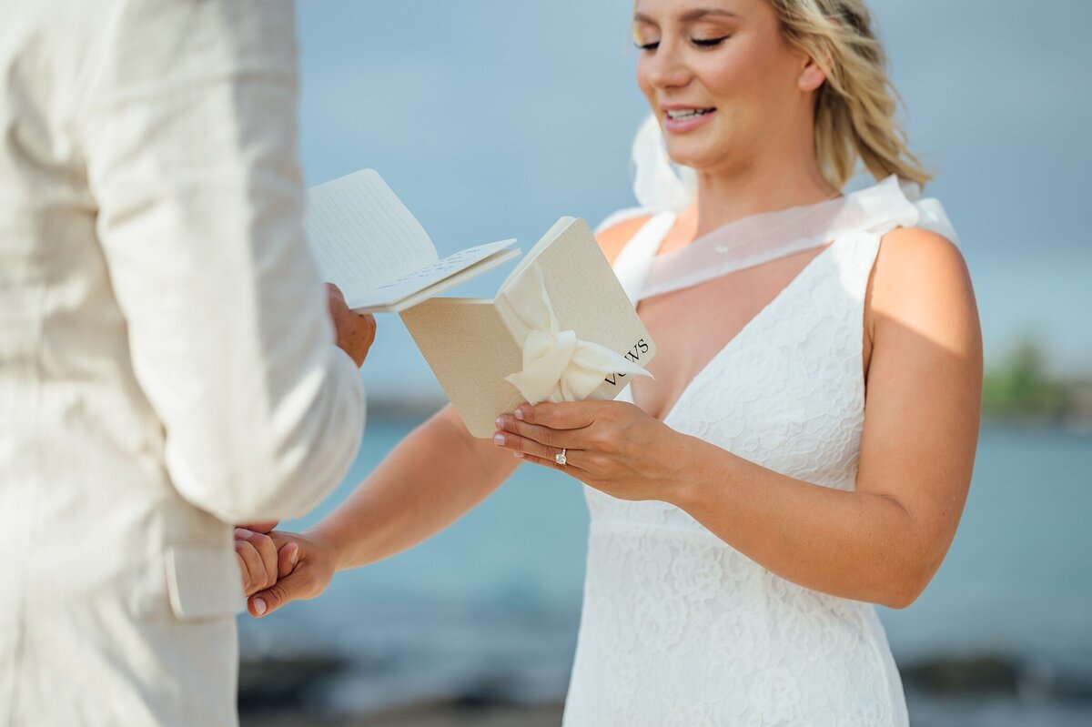 mahaiula-beach-elopement_0008
