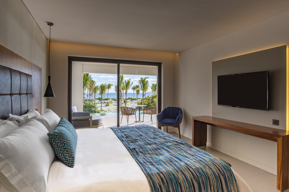 MECM_Swim Up Suite_Ocean Front