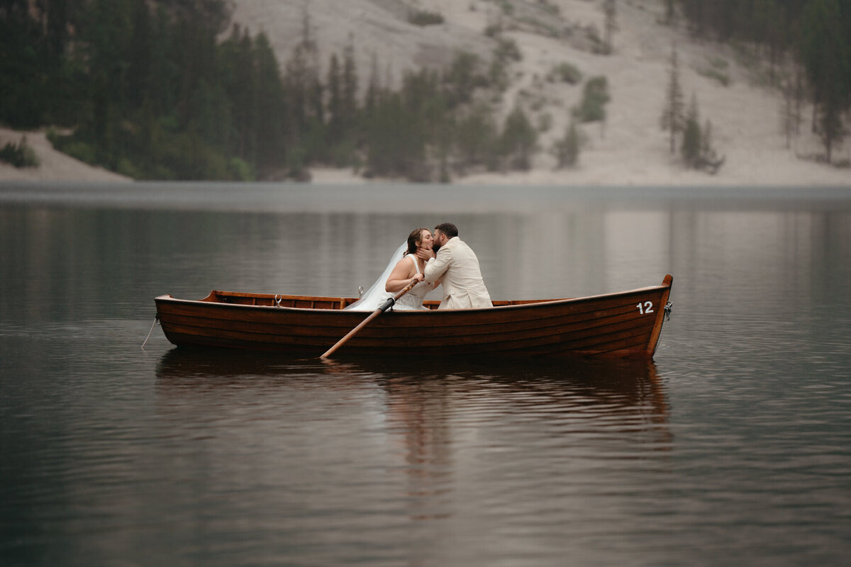 the_chaffins_international_destination_wedding_elopement_photographers_sammie_chaffin_micah_editorial_adventure_photos_travel_dolomites_italy_17