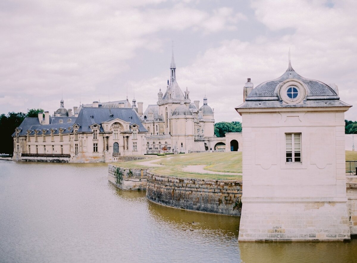 chateau-de-chantilly-luxury-wedding-phototographer-in-paris (22 of 59)