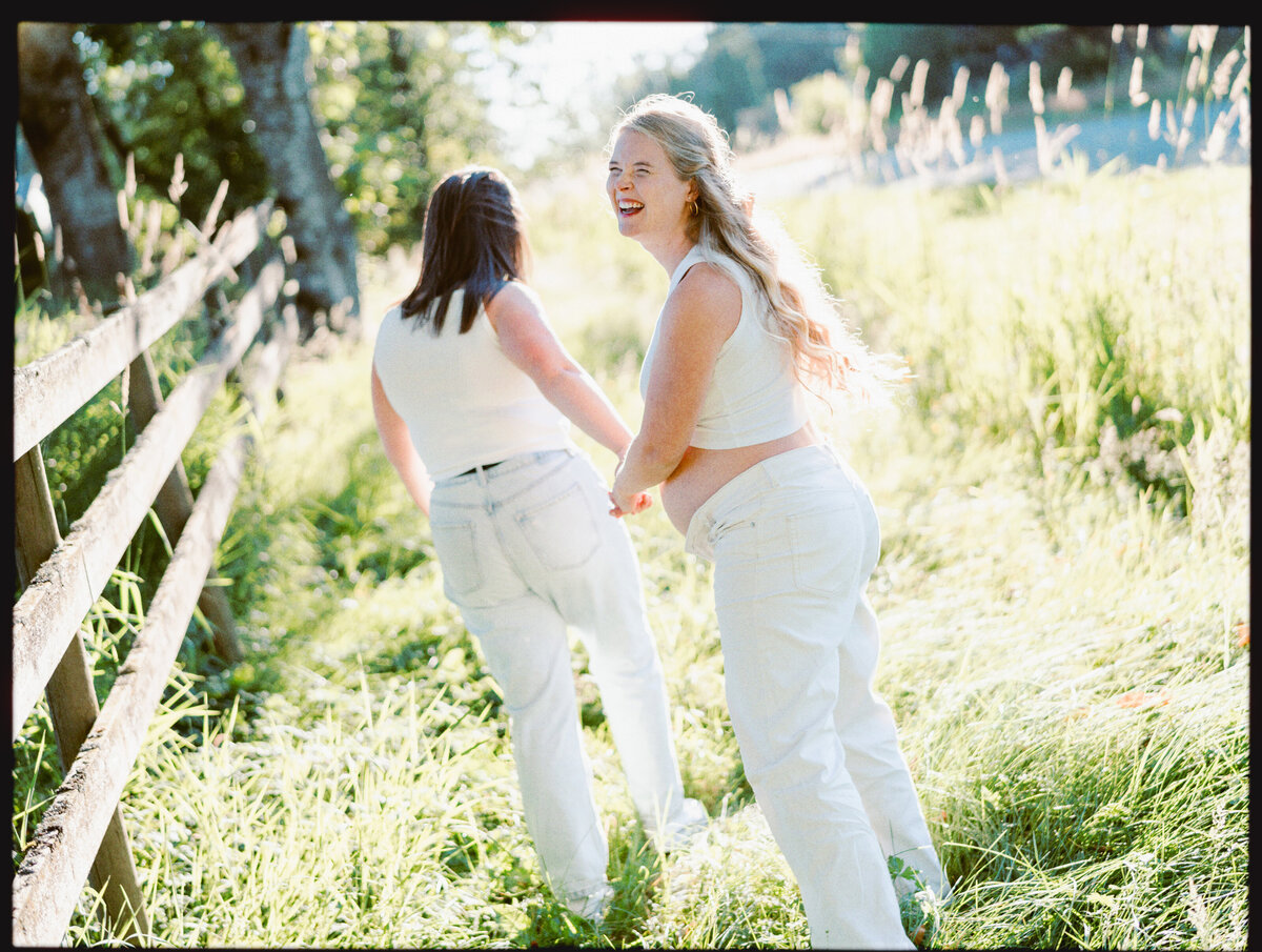 Lesbian Couple Pregnancy Photo_1