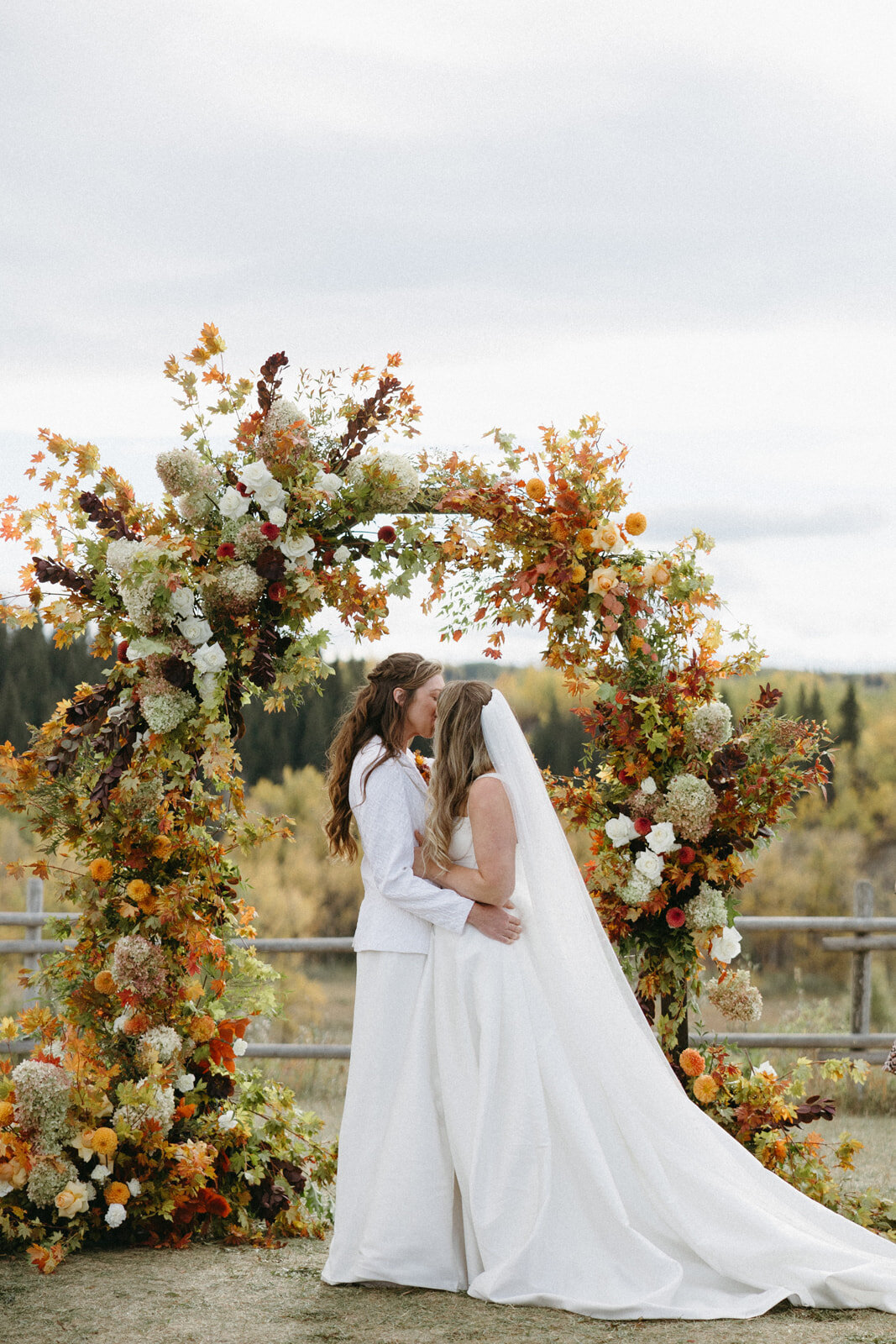 The Romantiks, romantic wedding florals based in Calgary, AB & Cranbrook, BC. Featured on the Brontë Bride Vendor Guide.