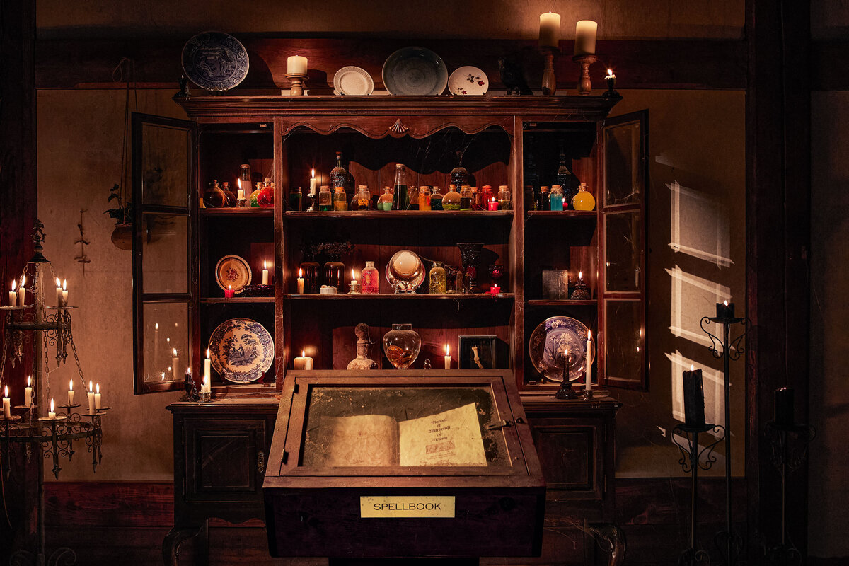 PC4623_HocusPocusOOA_ 970_SpellBook