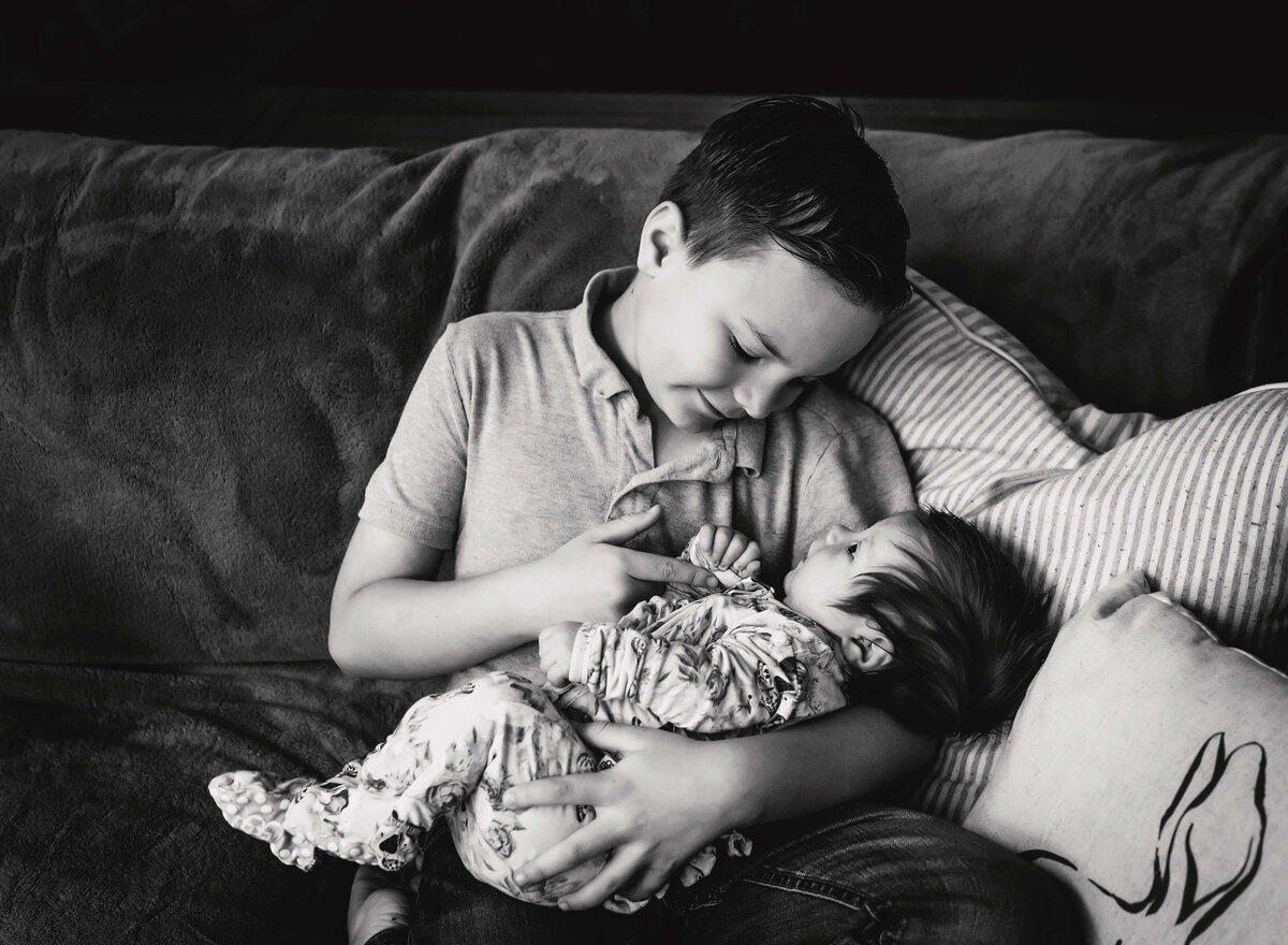 in-home-newborn-session-with-siblings
