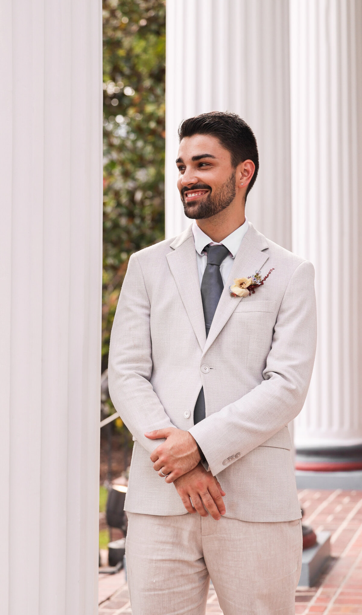 groom standing next to pillar at Dr Phillips House in Orlando Florida by wedding photographer Amanda Richardson