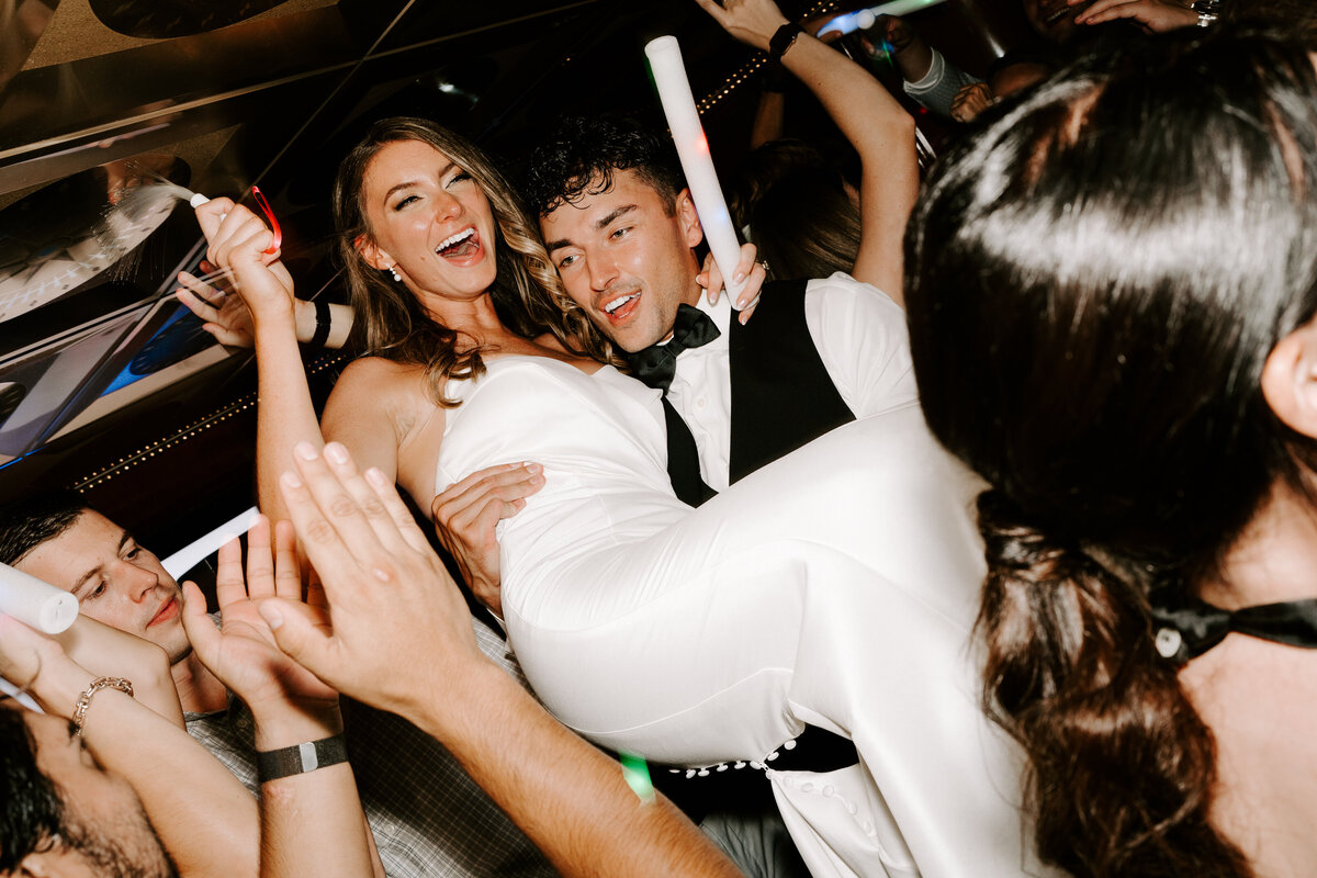 abby-parker-lake-minnetonka-wedding-114