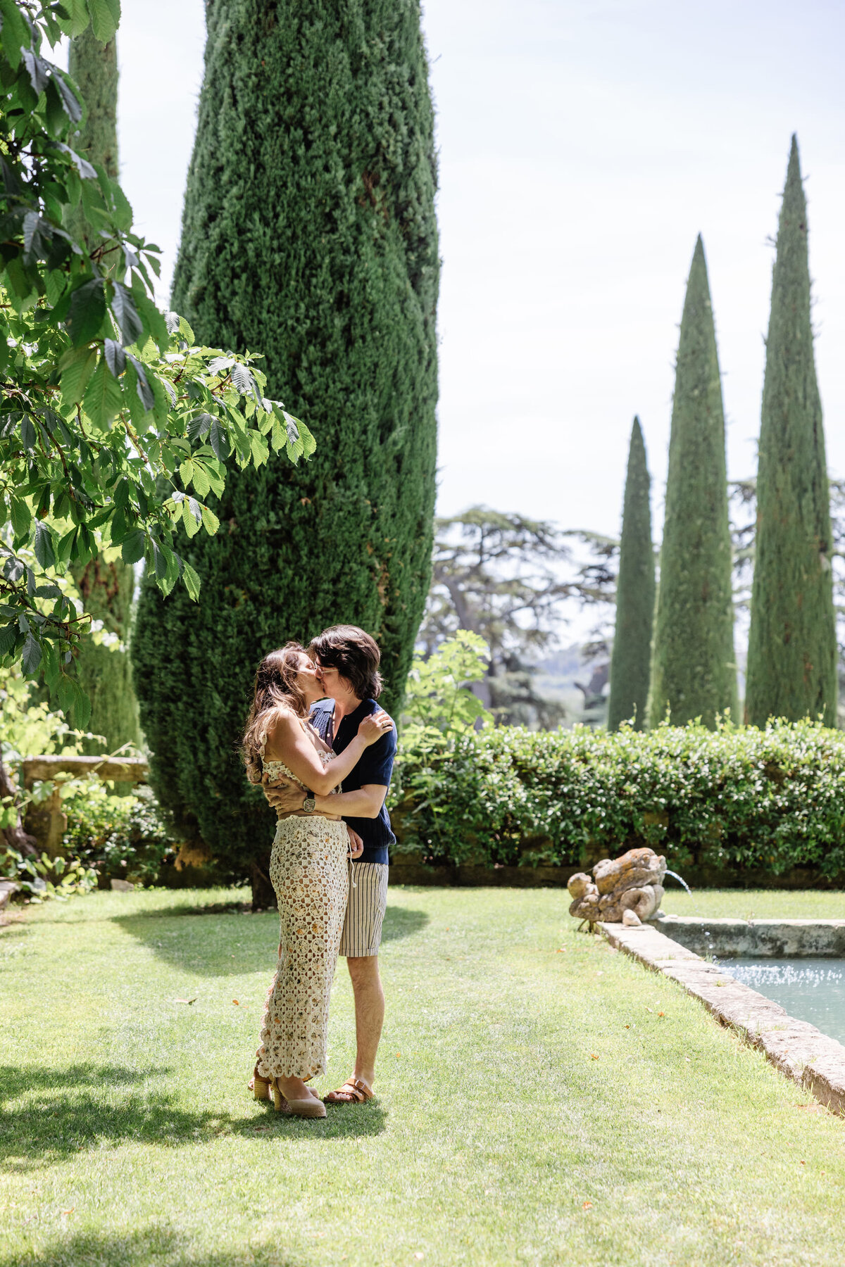Chateau-de-Sannes-wedding-couple