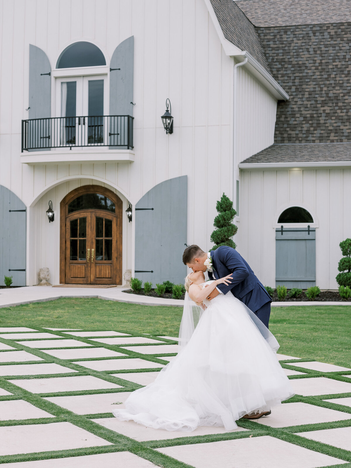 french-farmhouse-wedding-jen-symes-74