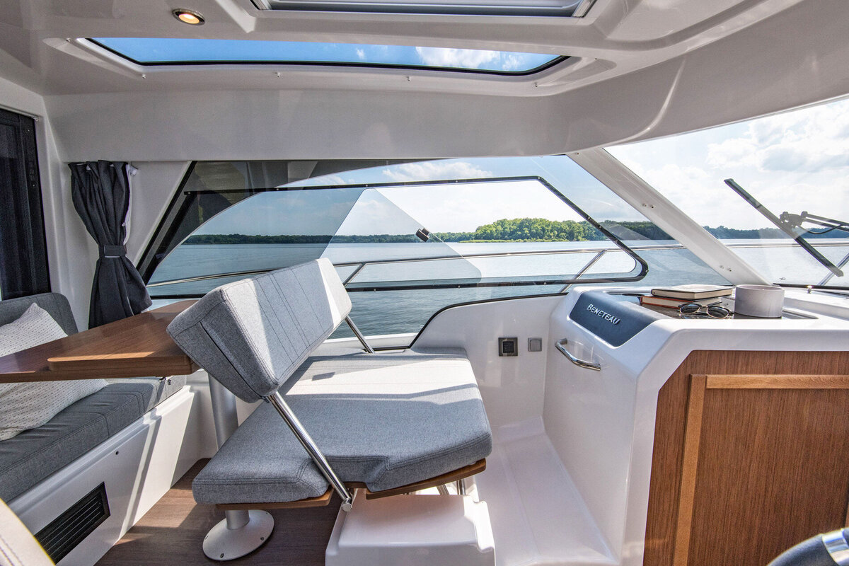 beneteau-antares-9-interior-6