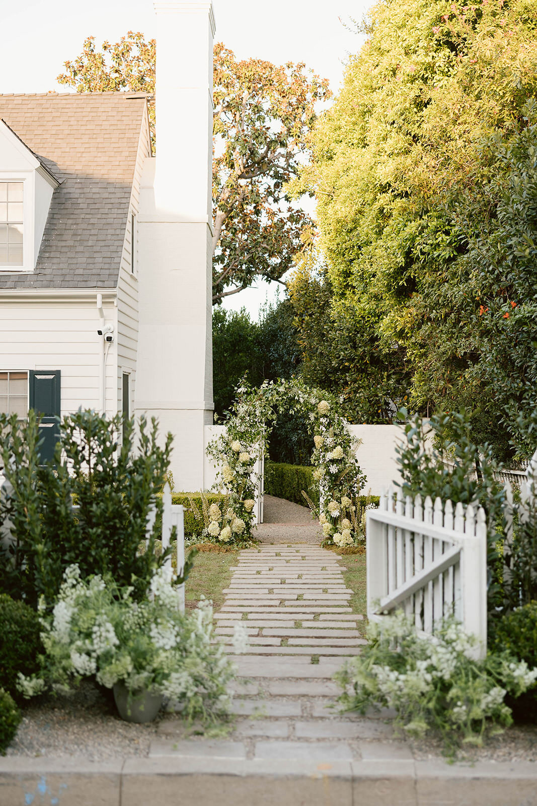 Backyard-Wedding-LosAngeles-ModernFamily-6416