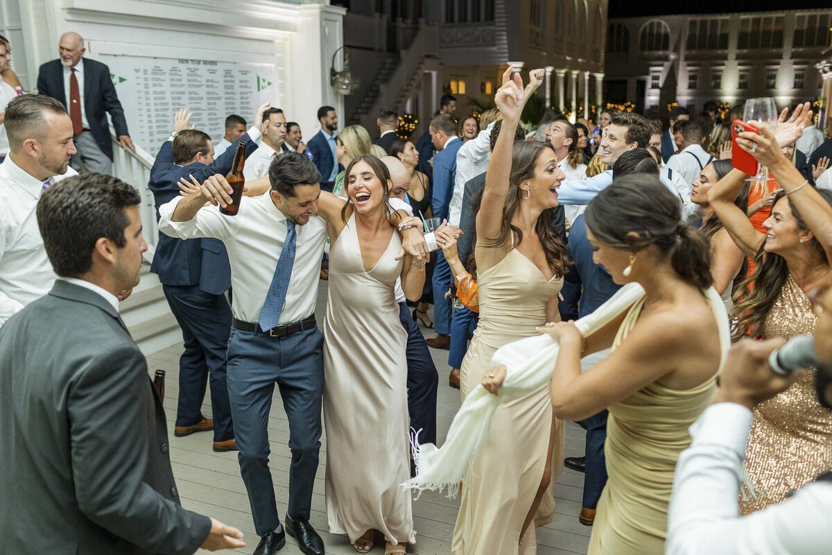 Beach Club Modern Chic Wedding with Touches of Pearl and Gold - Top East Coast Wedding Photography - Ashley Mac Photographs - New Jersey - New York - Connecticut - Rhode Island -69