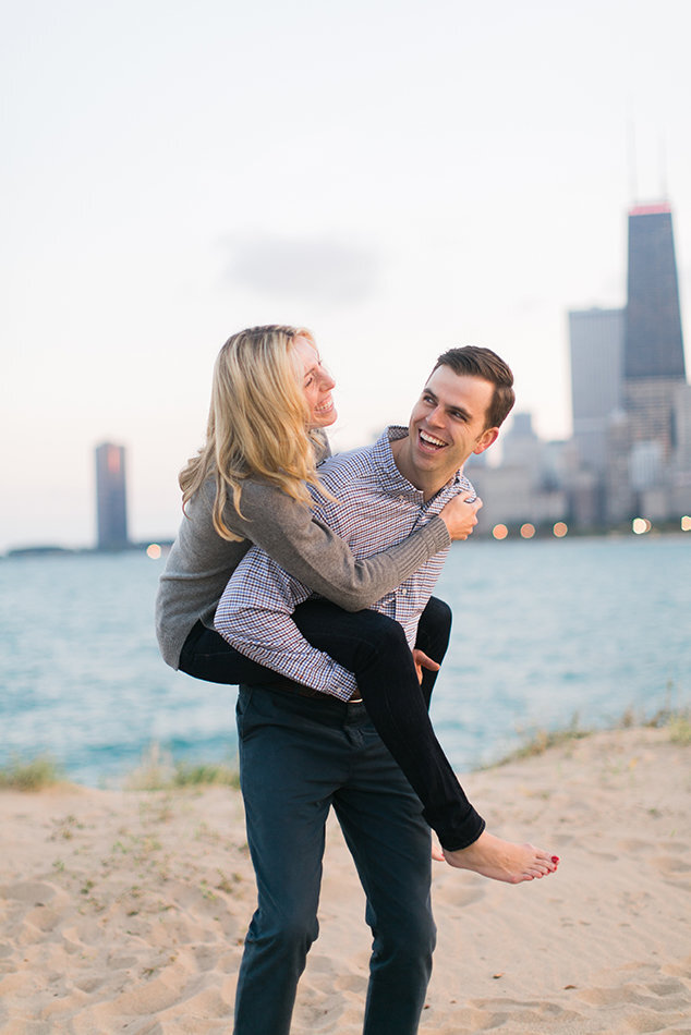 An engagement photo in Chicago's Lincoln Park neighborhood