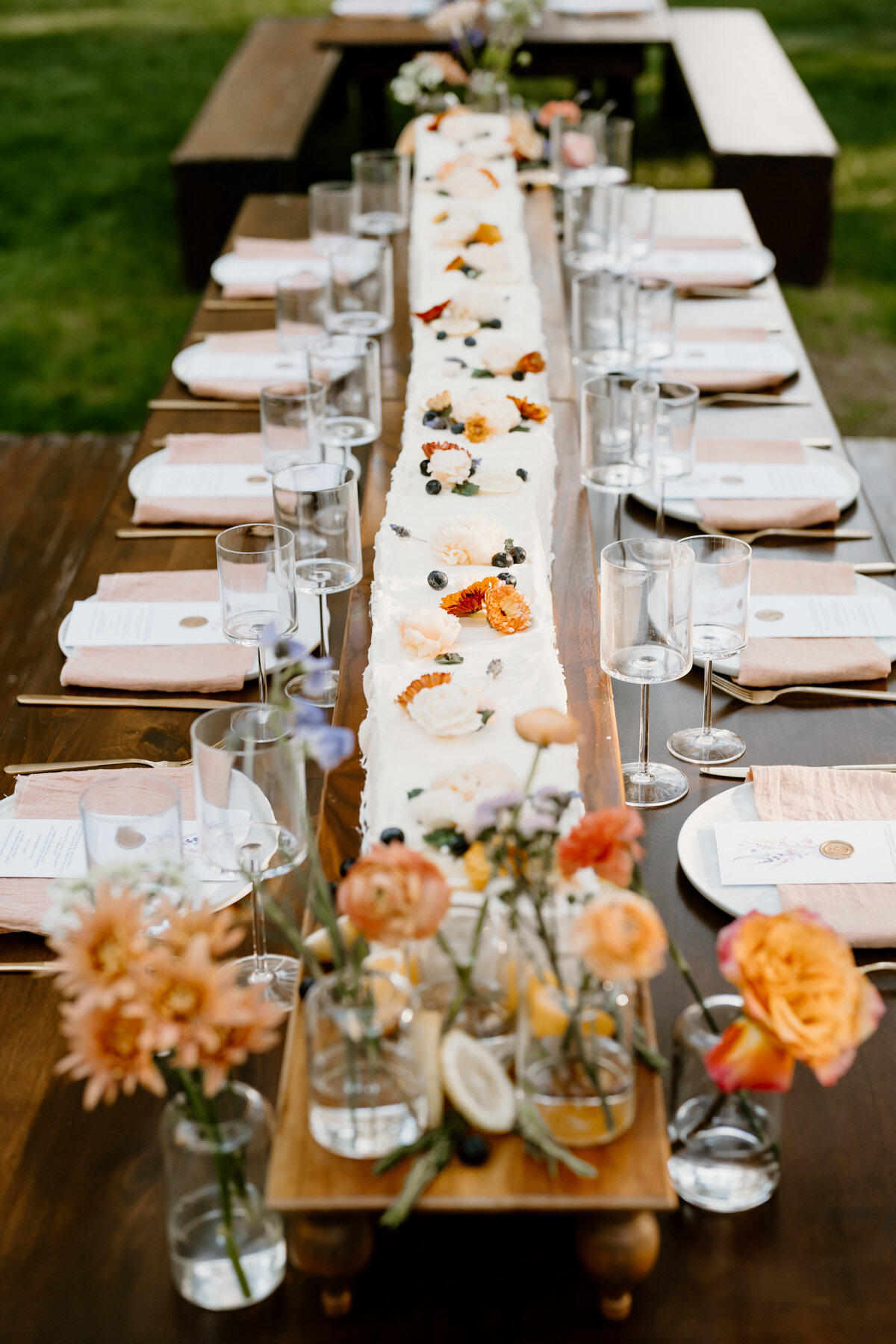 Wedding table with cake on it