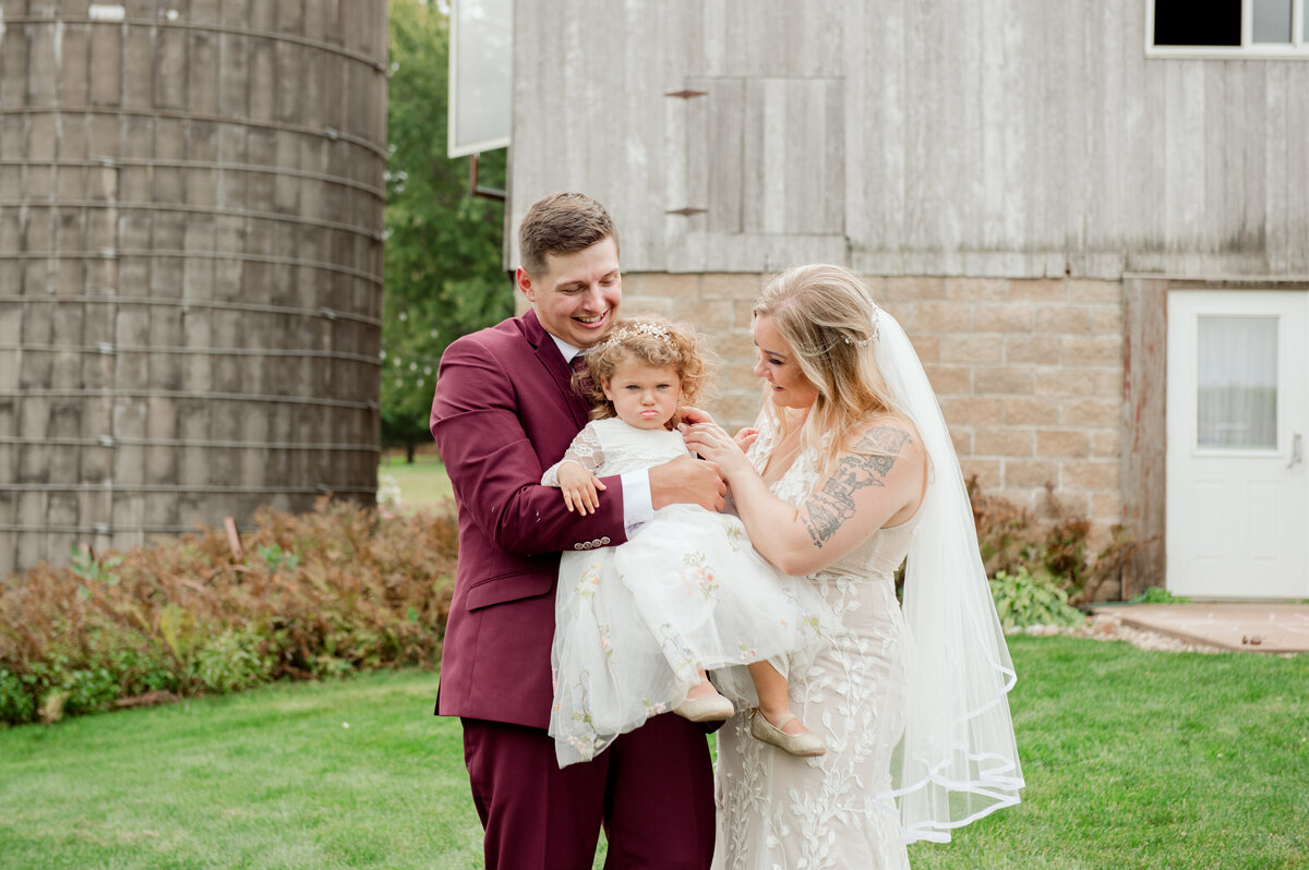 116-Wedding Family Portrai Highlights-017_2523-Wedding Photography- St Cloud MN- Central MN, Nicole Hollenkamp
