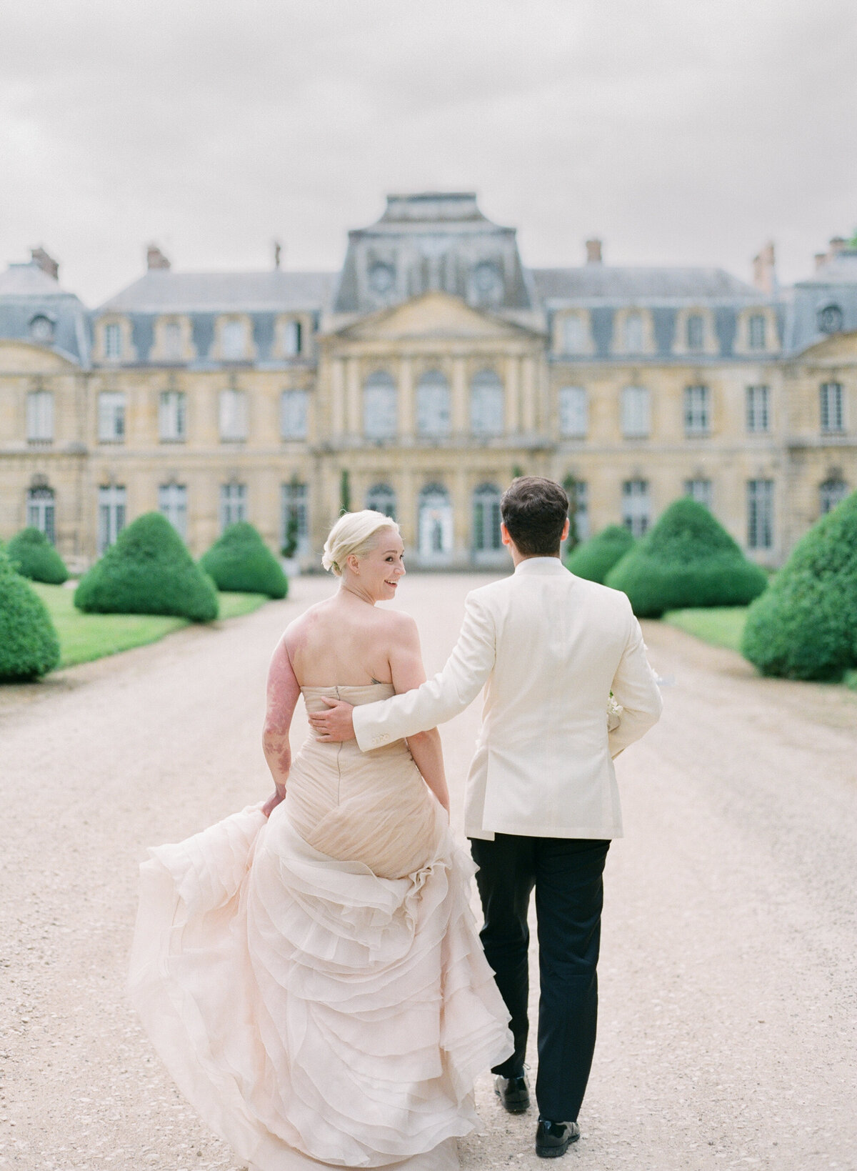 Jennifer Fox Weddings English speaking wedding planning & design agency in France crafting refined and bespoke weddings and celebrations Provence, Paris and destination Laurel-Chris-Chateau-de-Champlatreaux-Molly-Carr-Photography-54