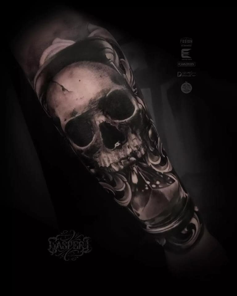 bloodyink-tattoo-studio-hinwil-guestartist-roberto-portfolio (1)