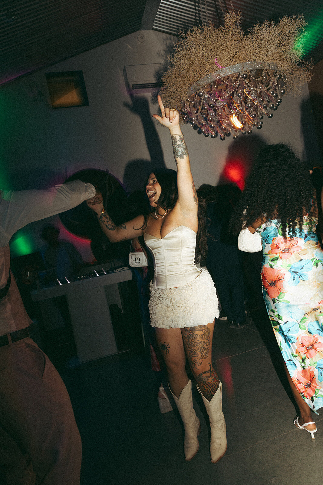Faye-Fern-Creative-GoldenVibesPhoto-Sacred-Sands-Joshua-Tree-Wedding-Richie-James-Clara-Critchfield-Dance-Party-62